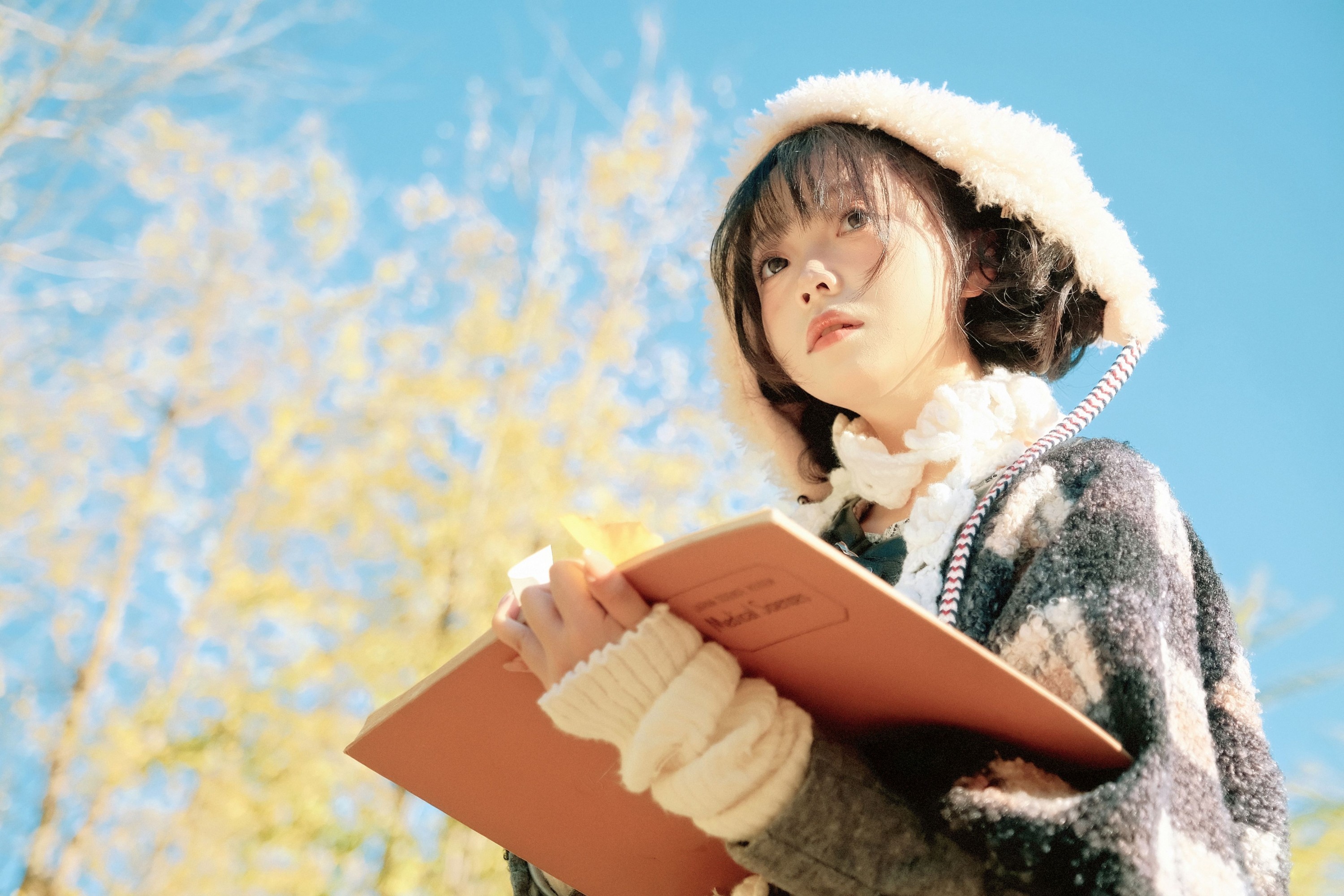 贝贝不睡觉 – 《深秋》[27P]