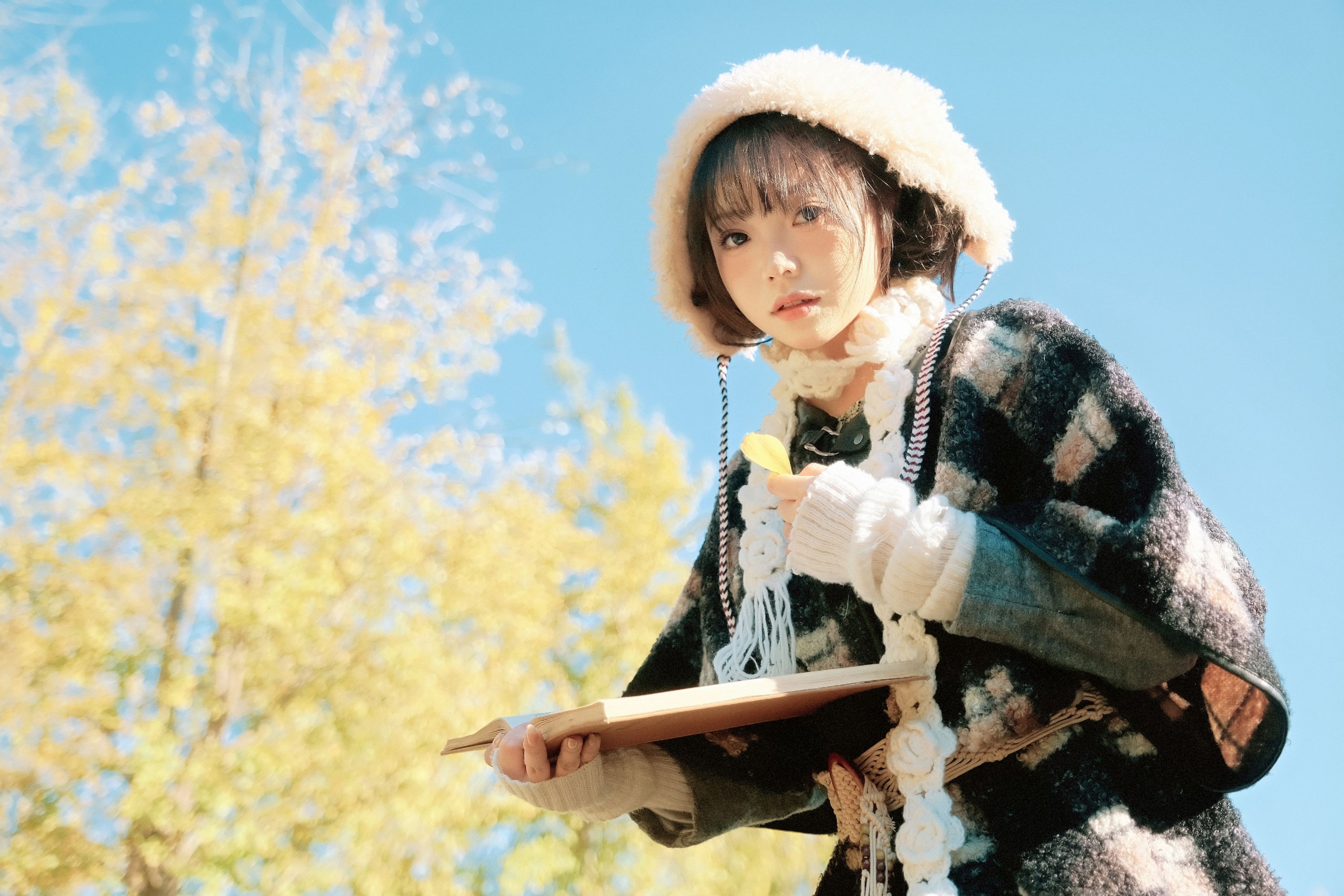 贝贝不睡觉 – 《深秋》[27P]