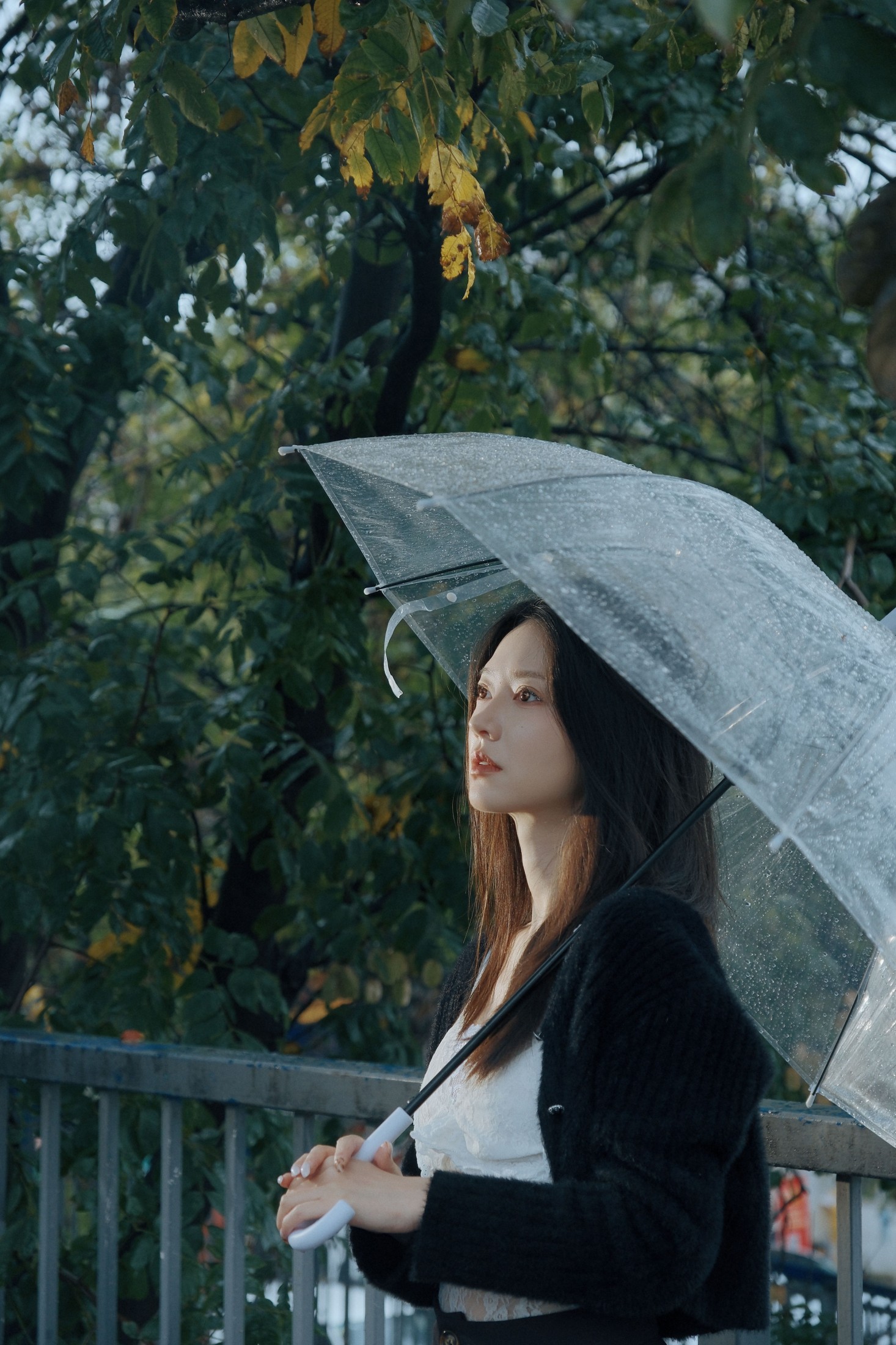 万元里美 – 《雨中》[28P]