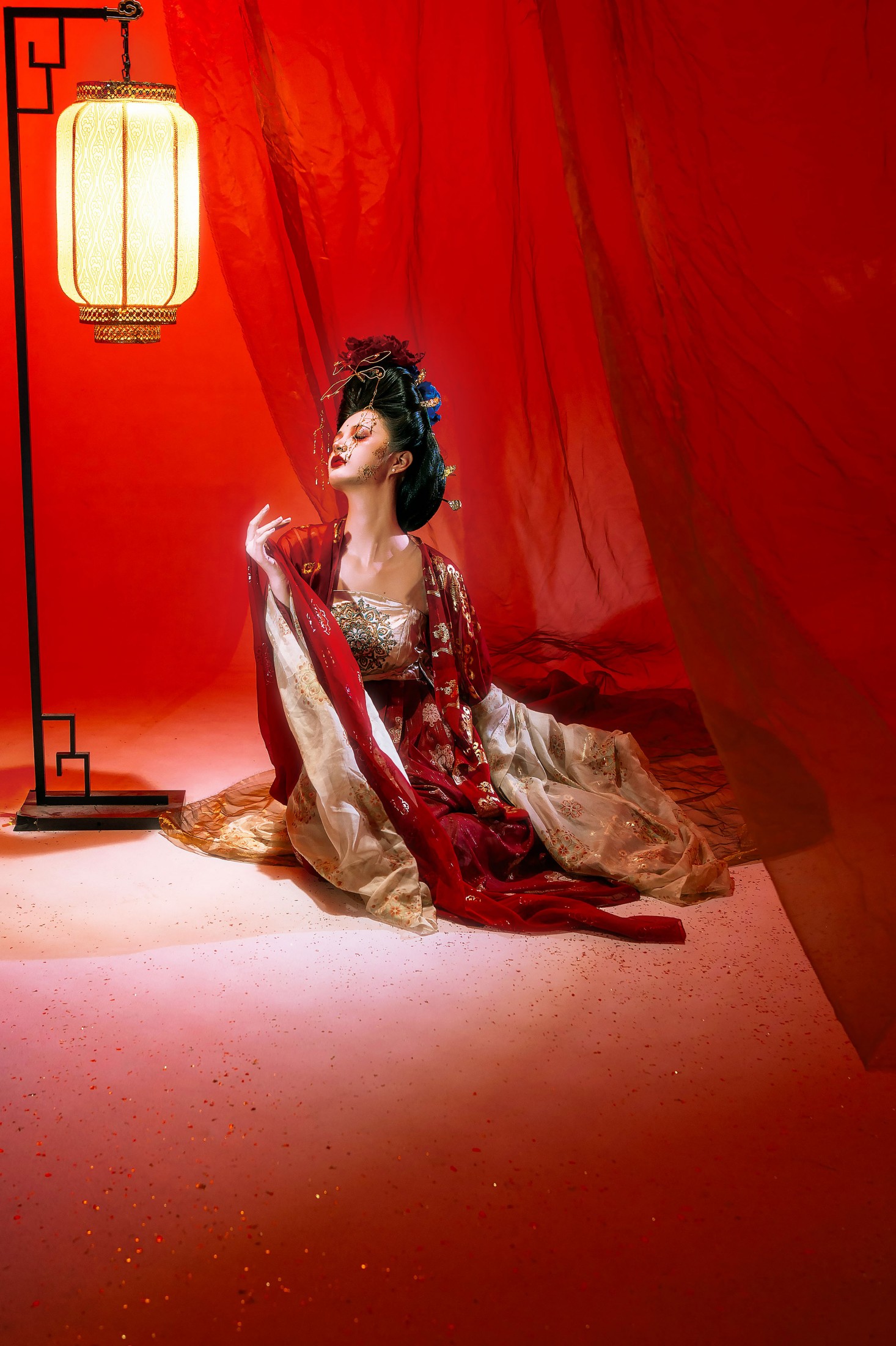 端端呀 – 《鎏金鲜红》[9P]