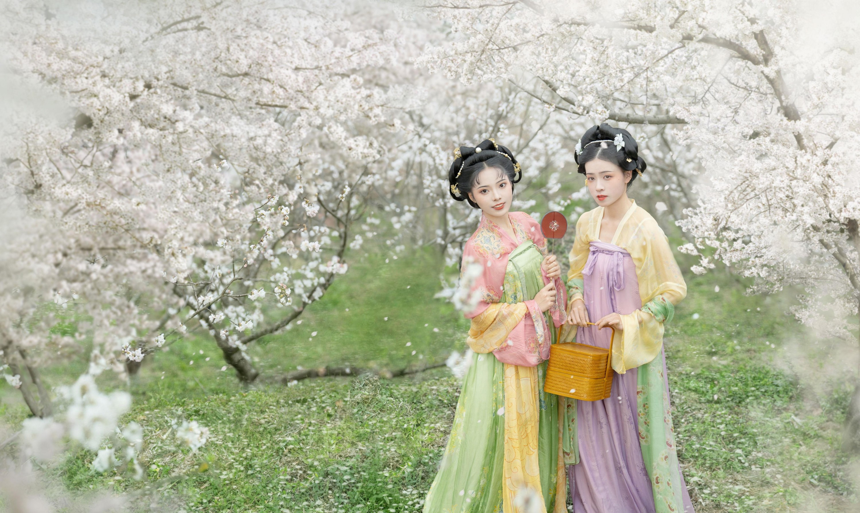 遥七不卖鸡毛菜 佳妃 – 《上春山》[9P]