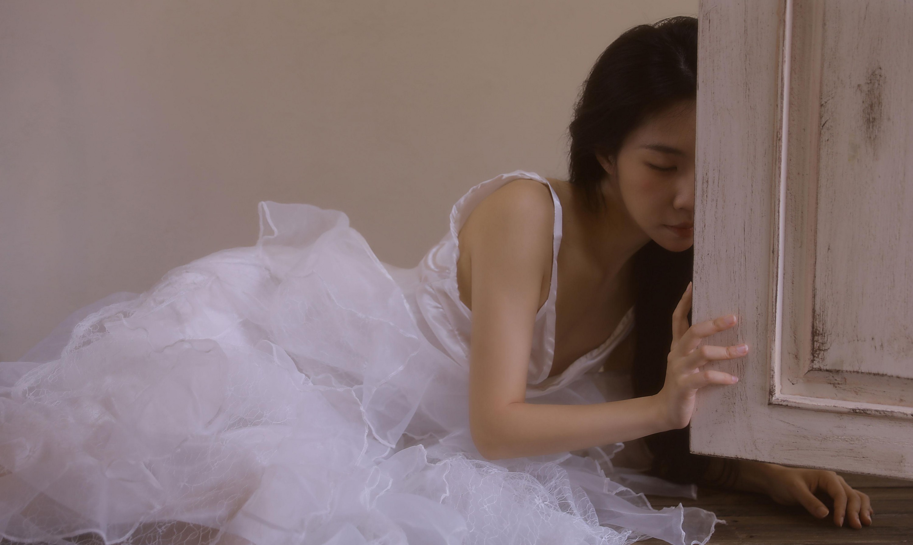 野生模特园子 – 《一抹素白》[10P]