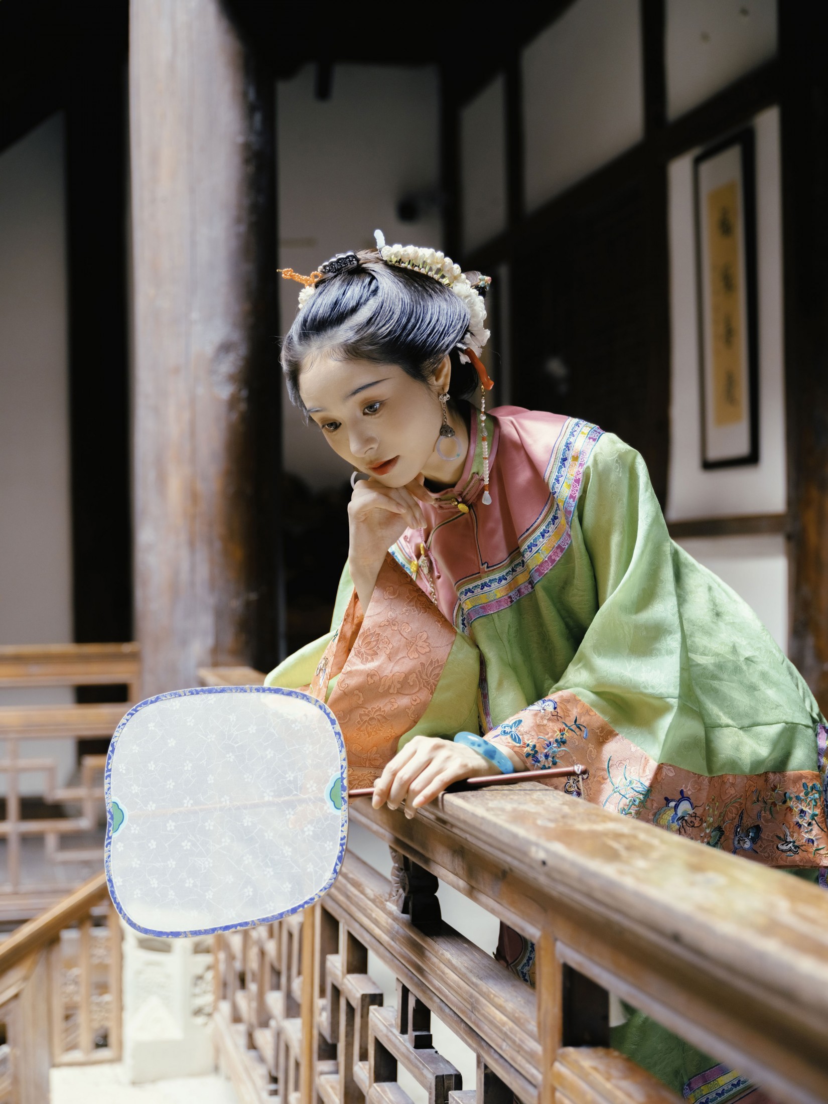 路安L – 《大宅里的女孩》[32P]