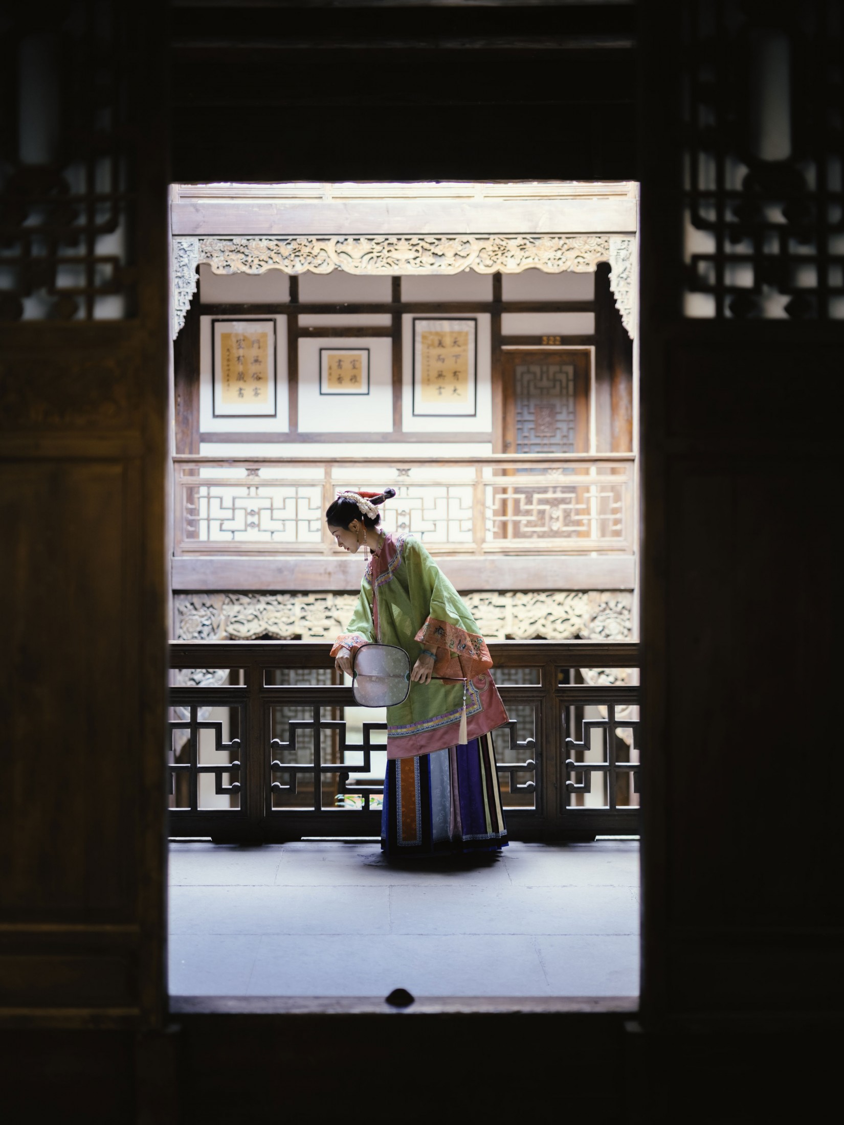 路安L – 《大宅里的女孩》[32P]