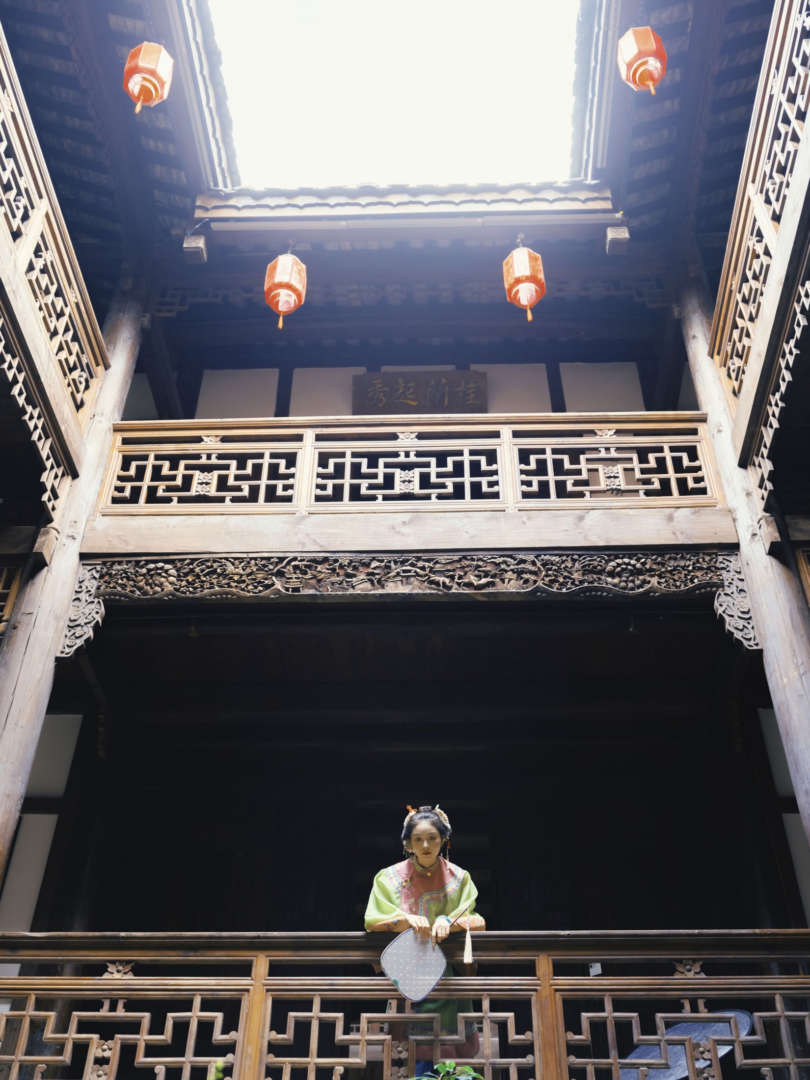 路安L – 《大宅里的女孩》[32P]