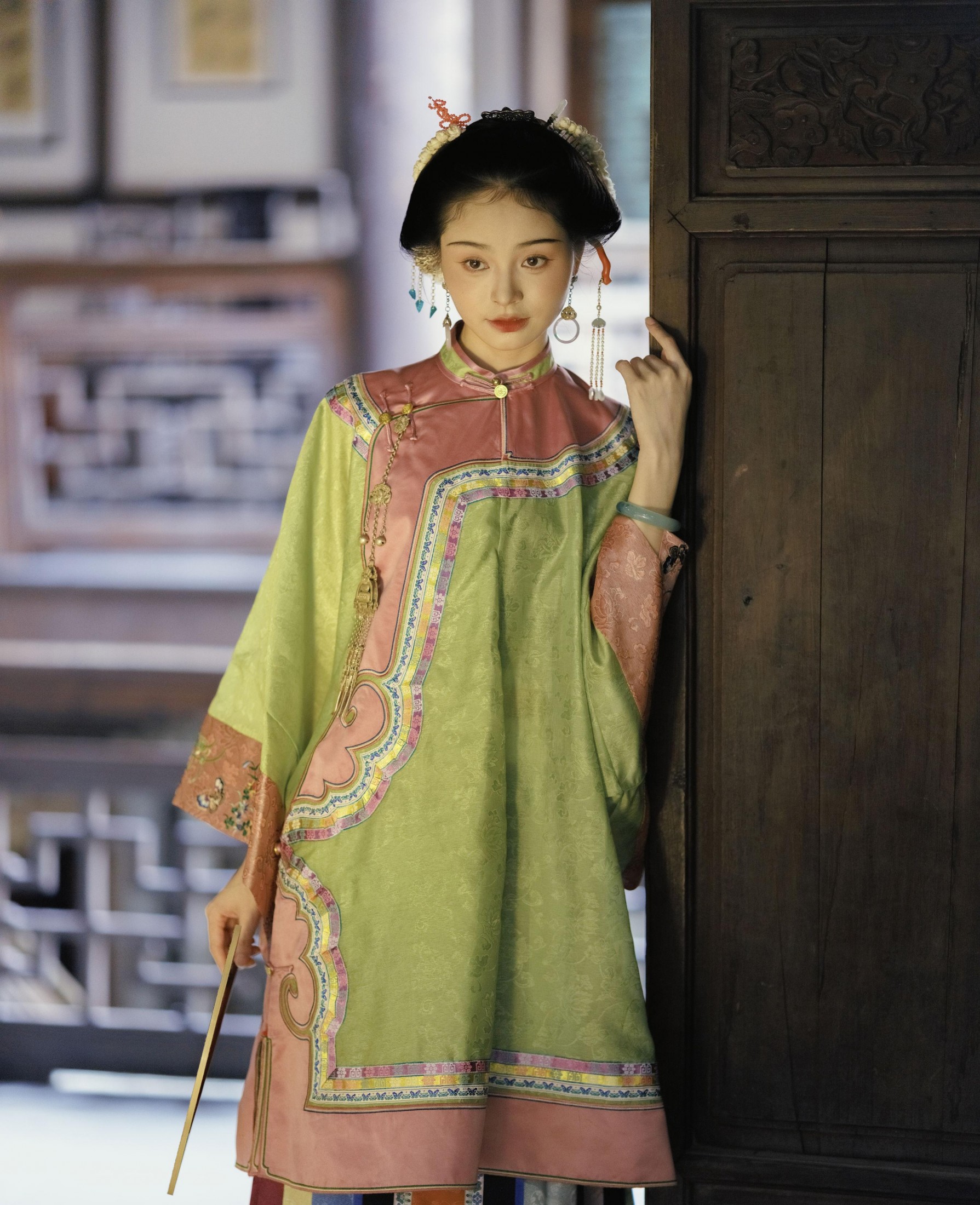 路安L – 《大宅里的女孩》[32P]