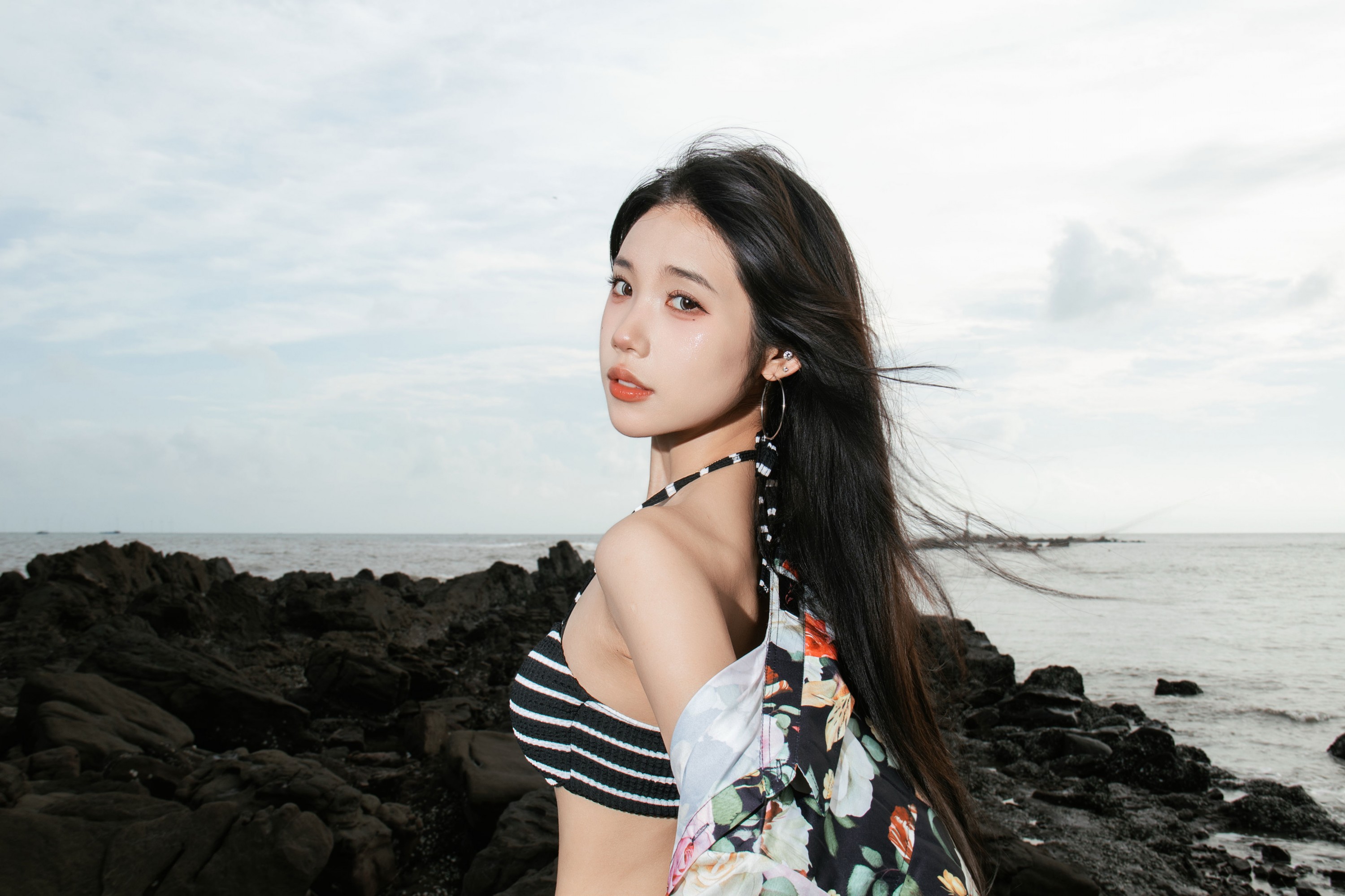 小欣吃不饱 – 《怪石滩》[22P]