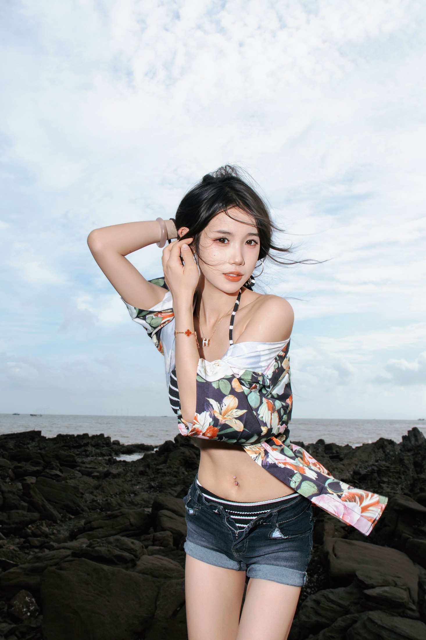 小欣吃不饱 – 《怪石滩》[22P]