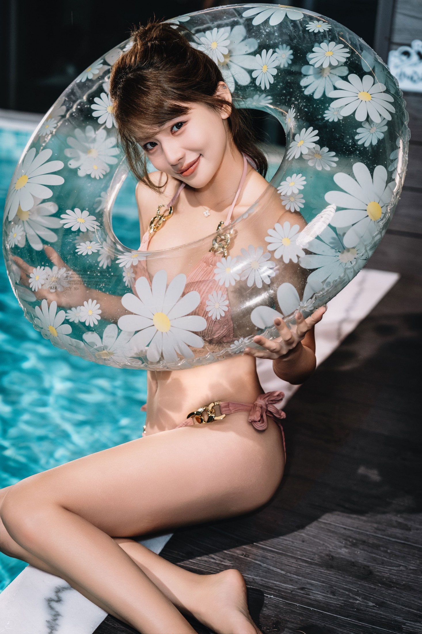 温思儿vv – 《泳池拍照，美到爆！！》[11P]