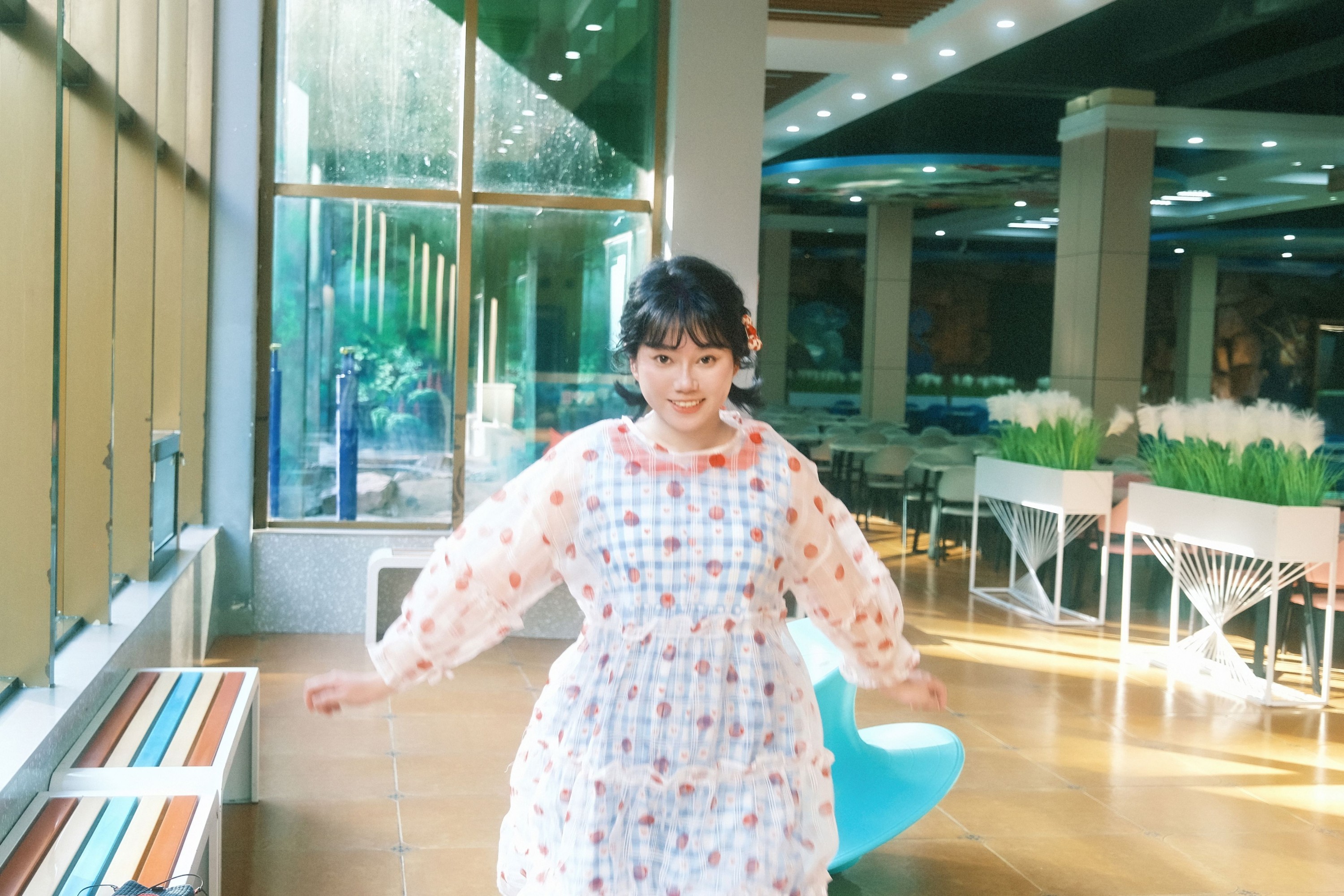 璐璐 – 《活在光里》[19P]