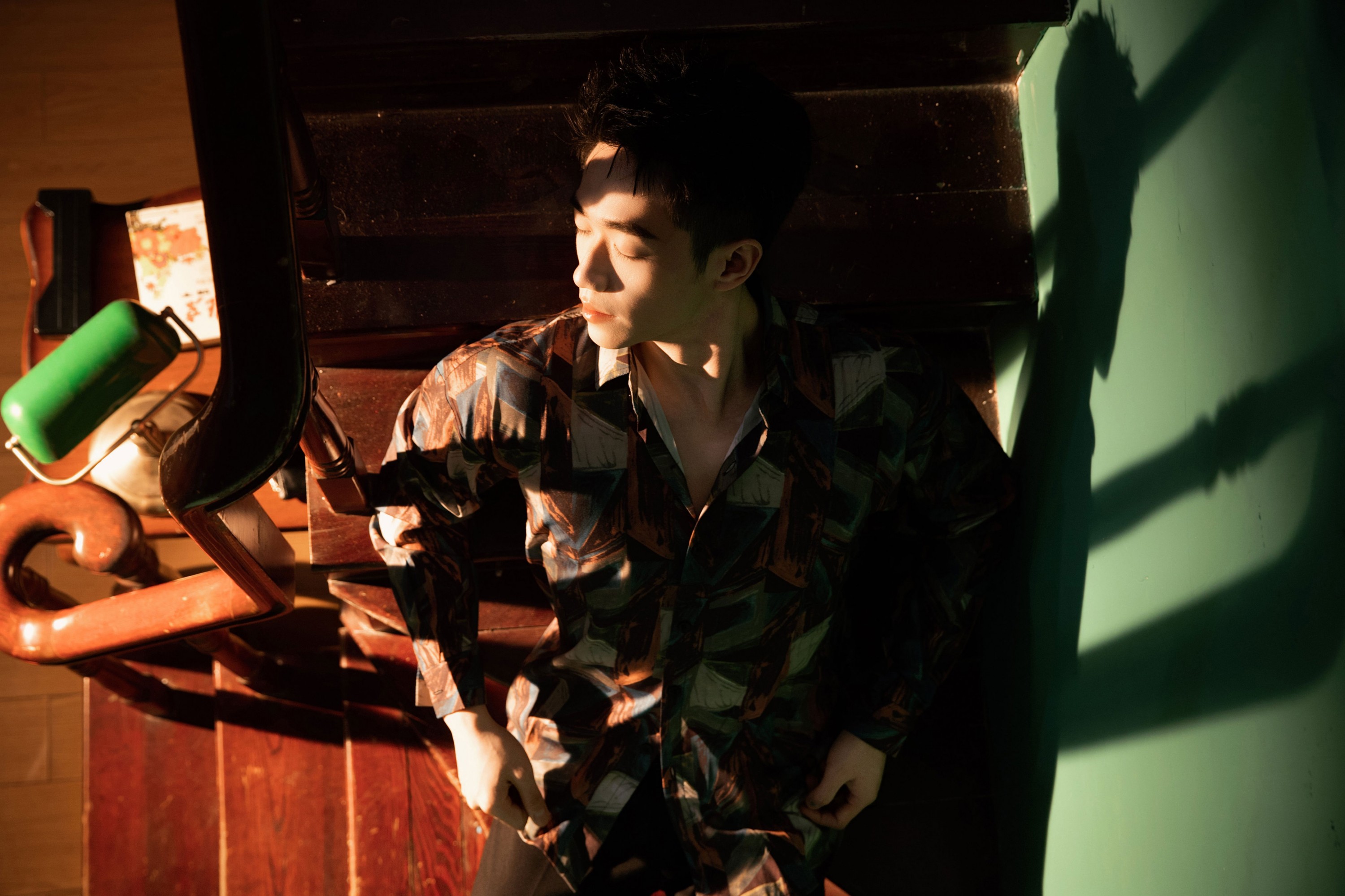 南风 – 《复古潮韵：穿梭时光的型格玩家》[15P] 插图3