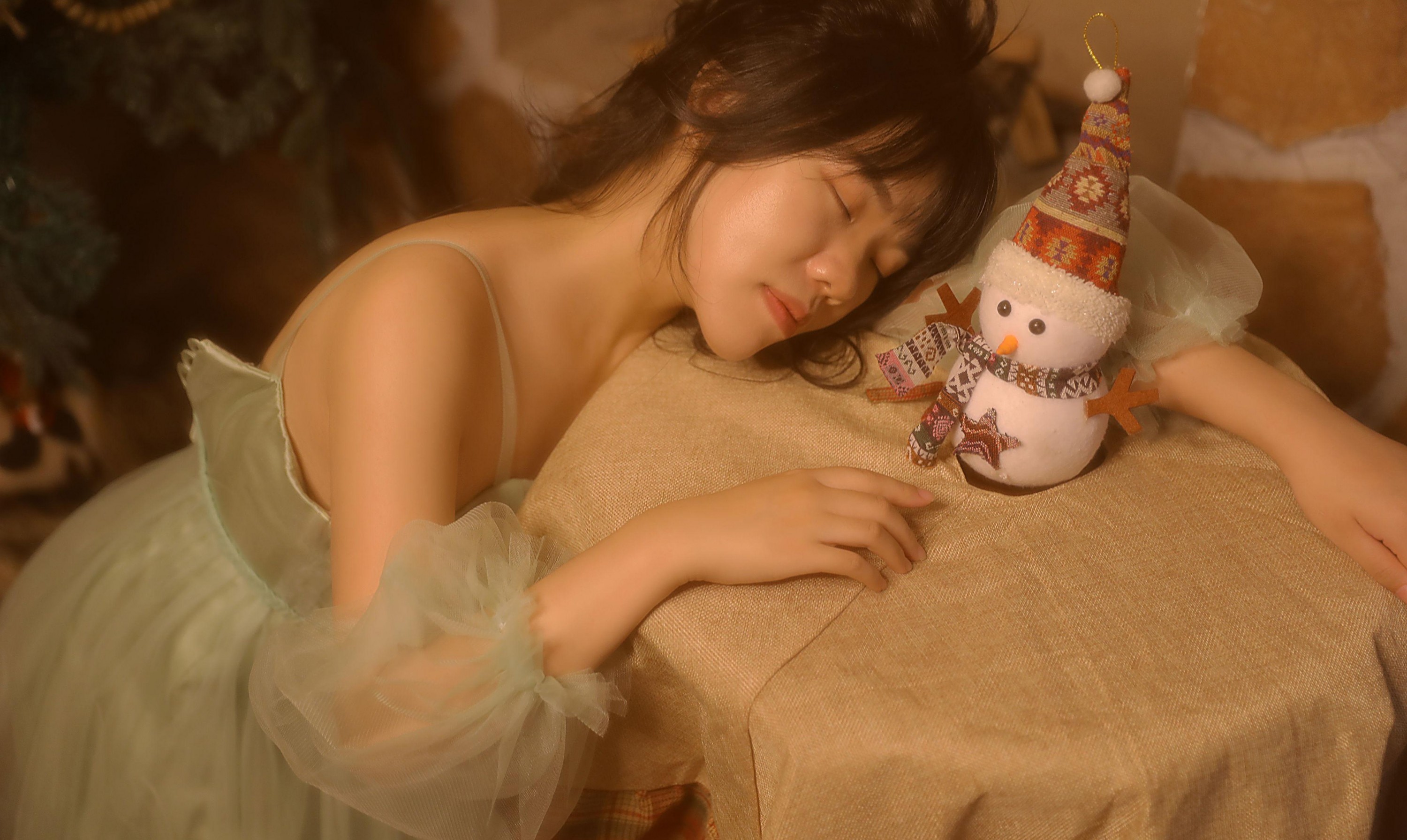 Quinnao巧阿 – 《不一样的圣诞》[10P]