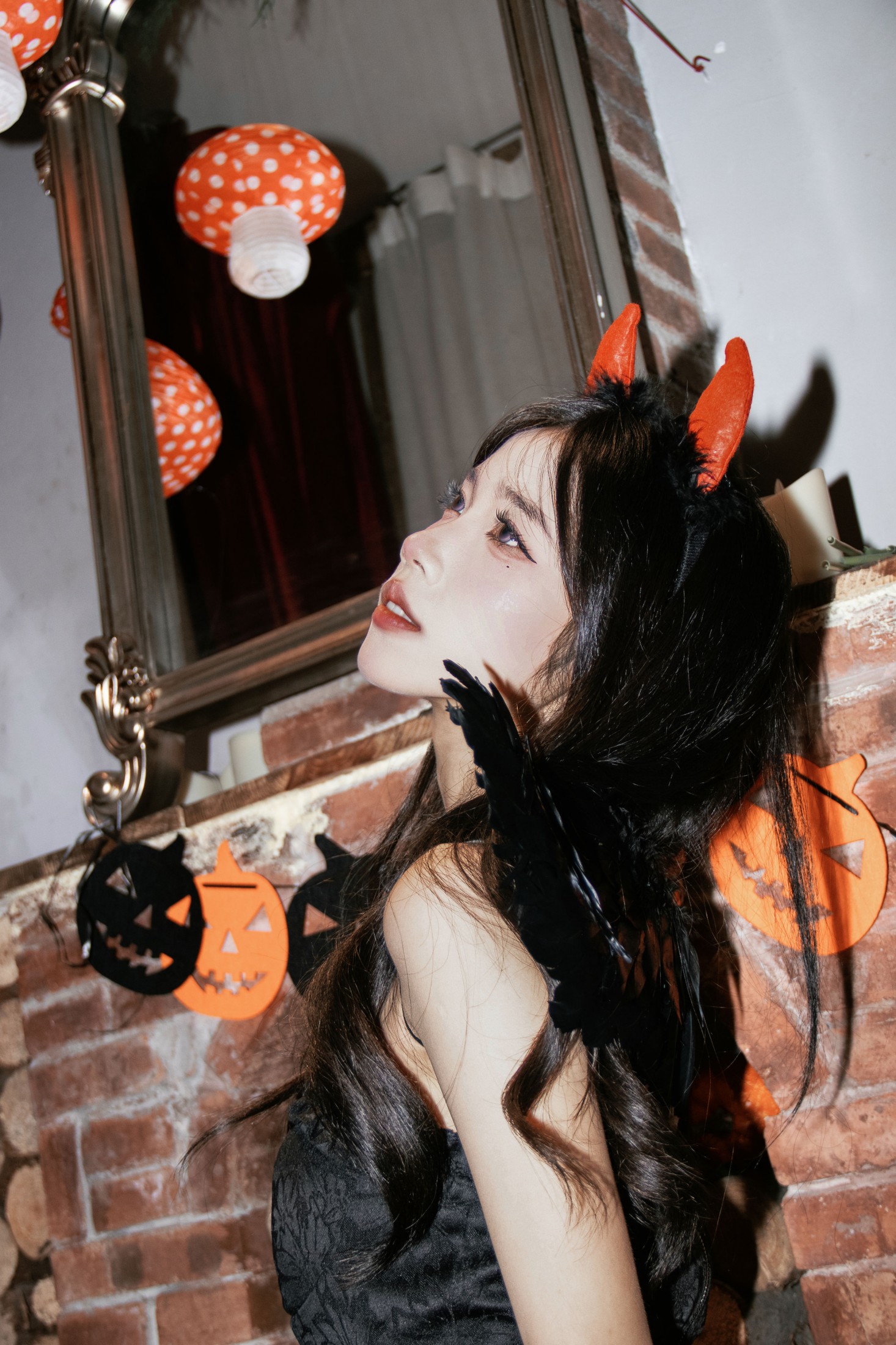 小欣吃不饱 – 《小恶魔》[13P]