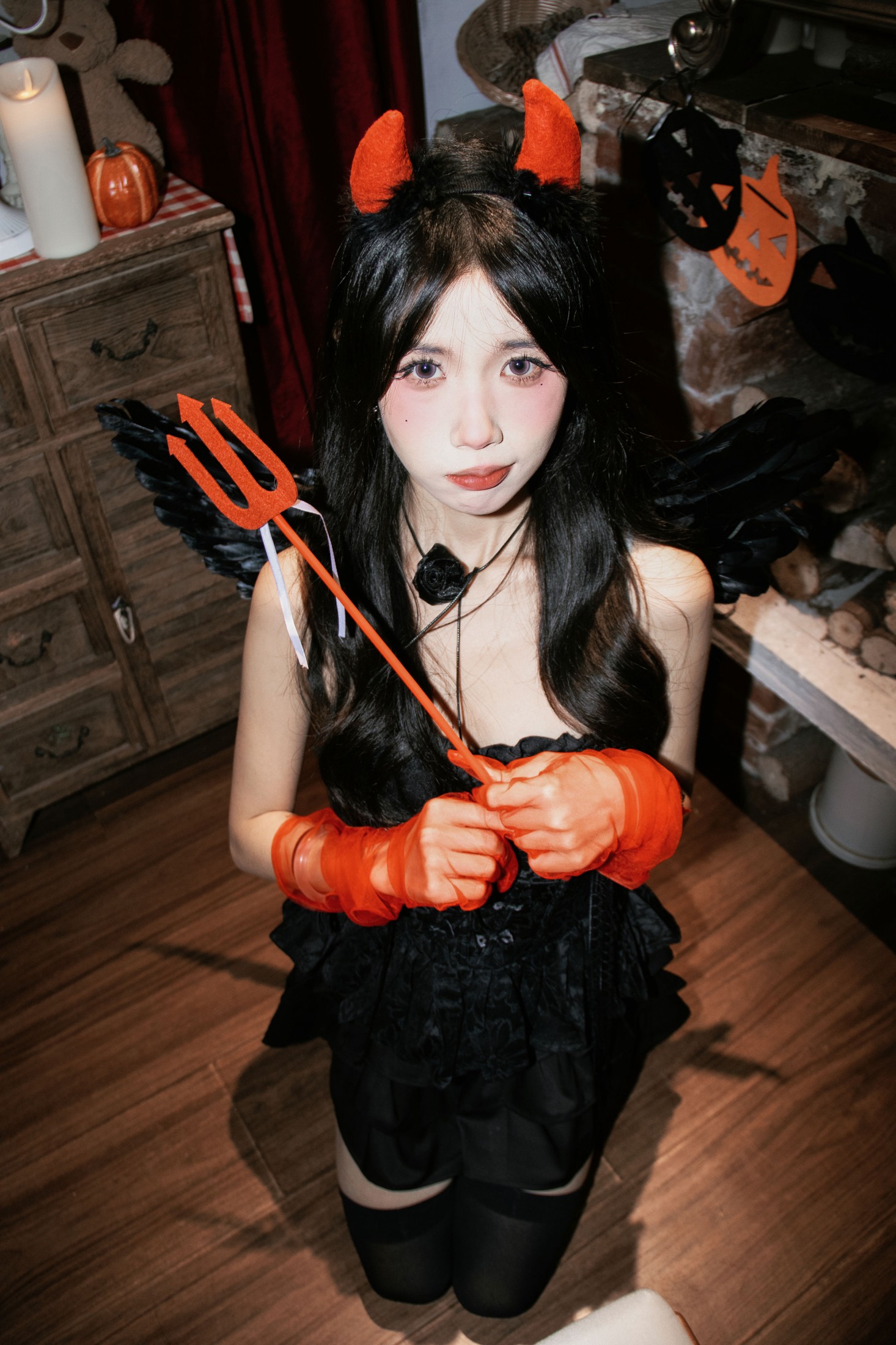 小欣吃不饱 – 《小恶魔》[13P]