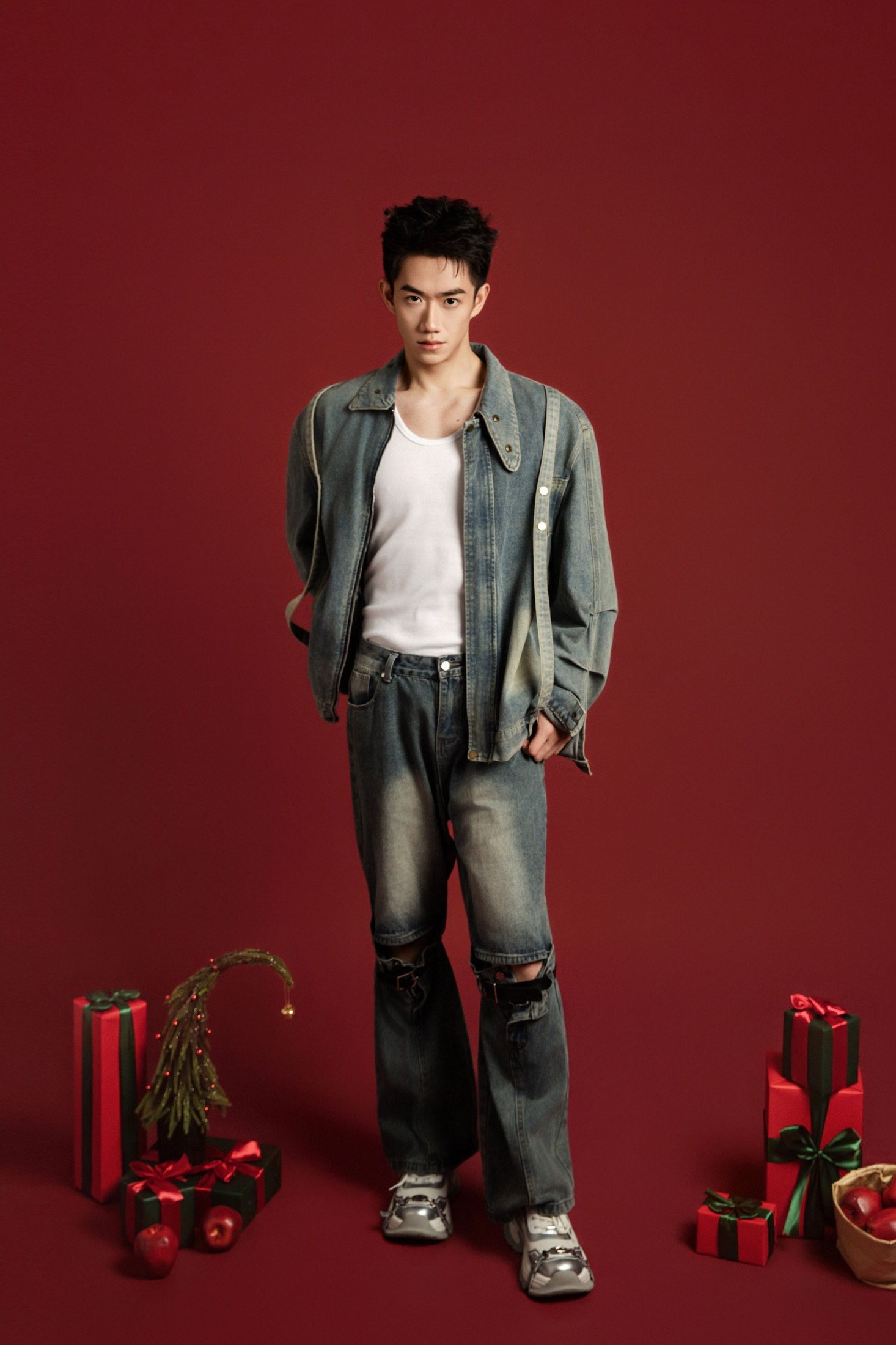 南风 – 《红调圣诞：牛仔与白背心的活力狂欢》[18P]