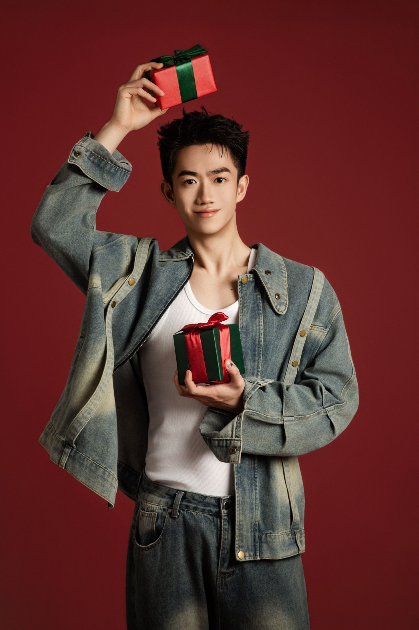 南风 – 《红调圣诞：牛仔与白背心的活力狂欢》[18P]