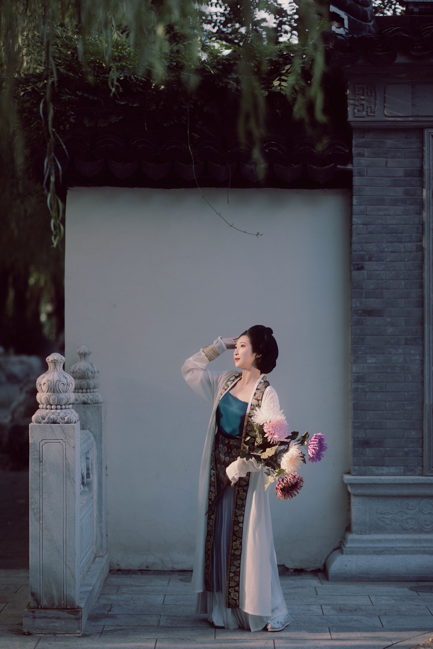 饮川 - 《仿刘继卣簪花图》[15P]