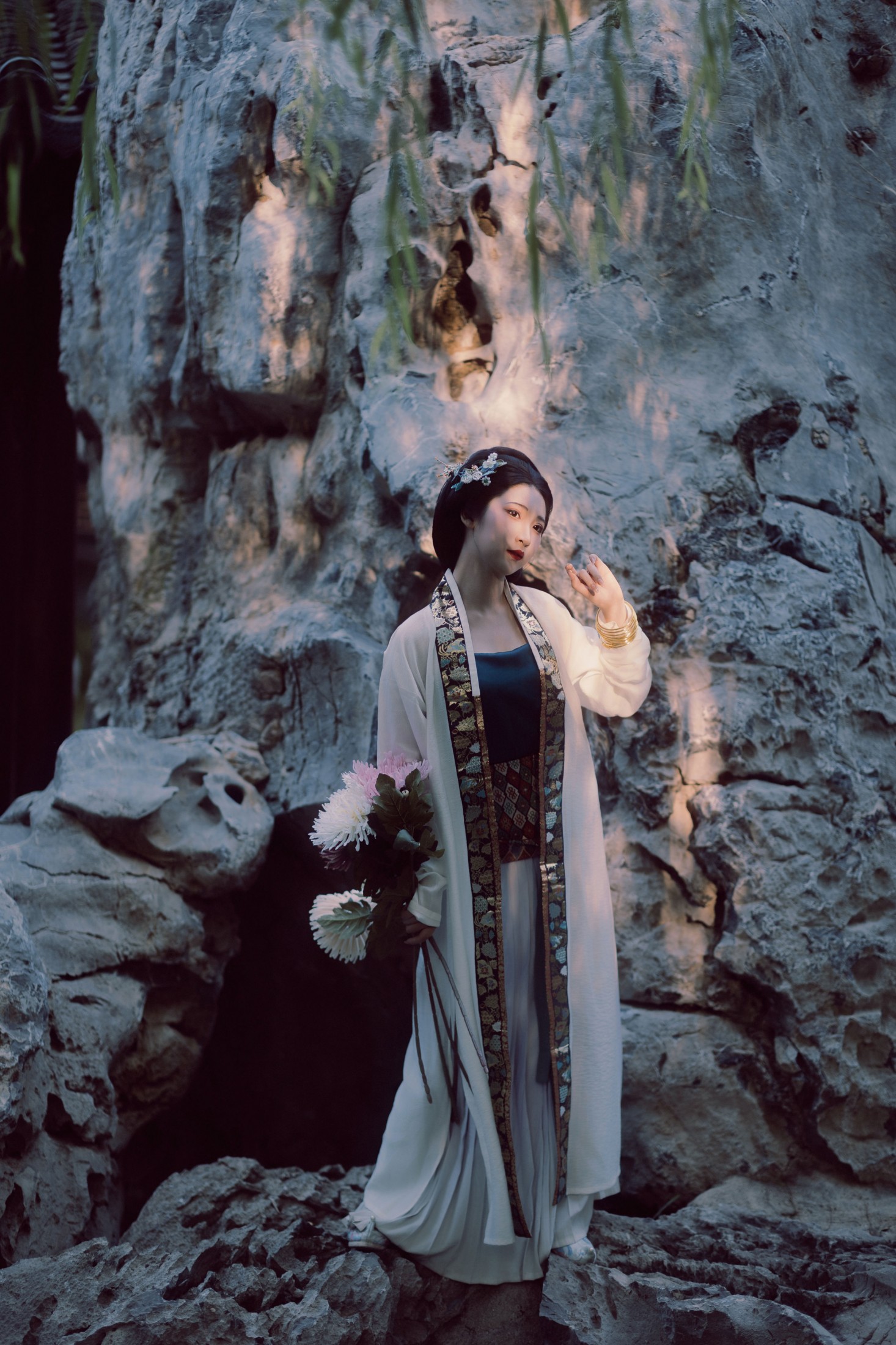 饮川 - 《仿刘继卣簪花图》[15P]