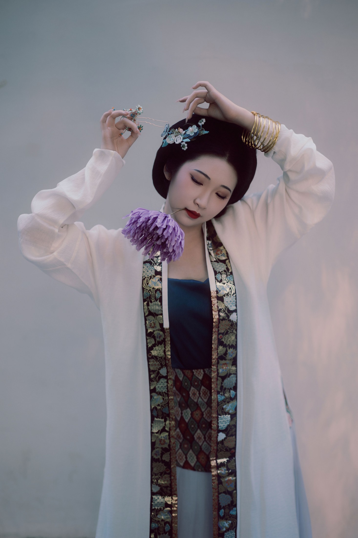 饮川 - 《仿刘继卣簪花图》[15P]