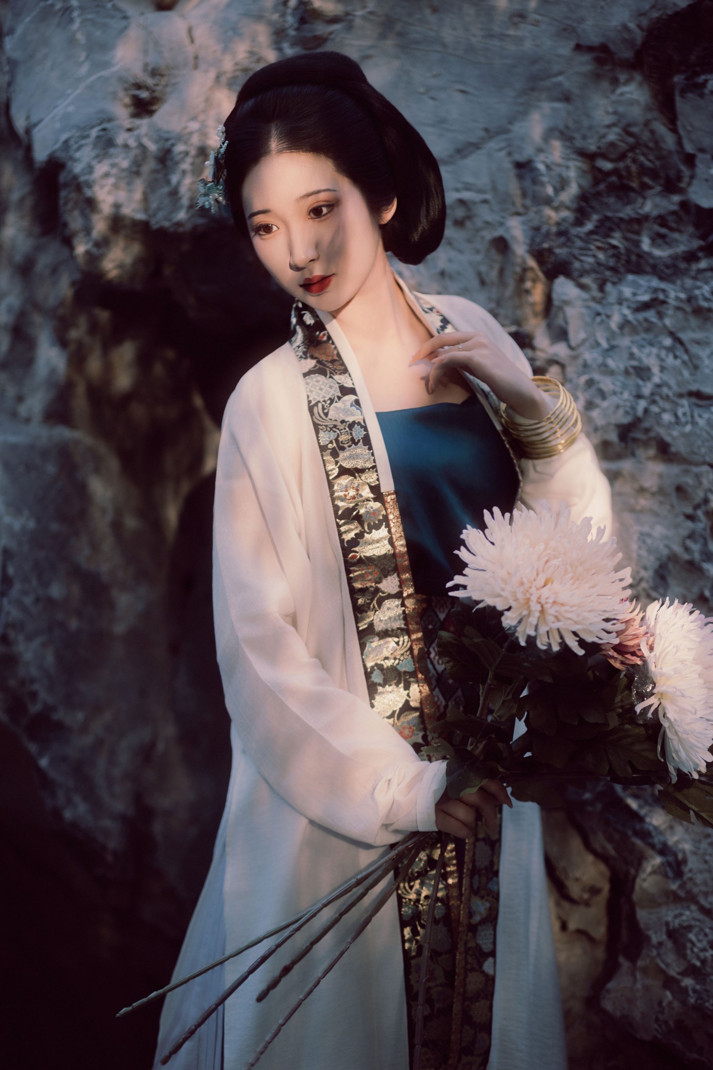 饮川 - 《仿刘继卣簪花图》[15P]