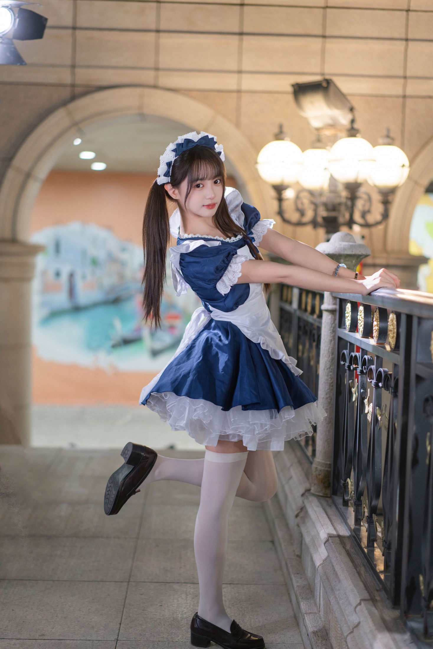 小亿 - 《蓝白甜莓：夜廊里的元气女仆》[56P]