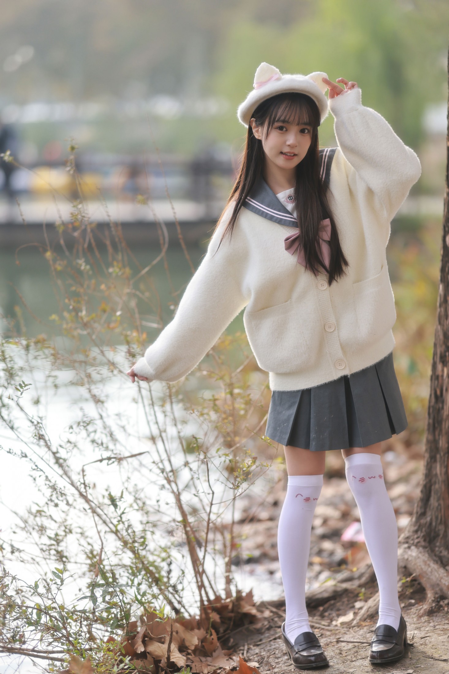 小亿 - 《今天是被落叶揉软的少女》[52P]