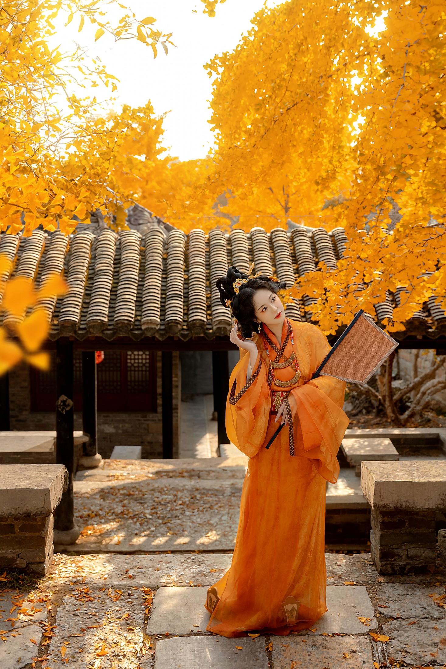 《“风吹一片叶，万物已惊秋”》[9P]