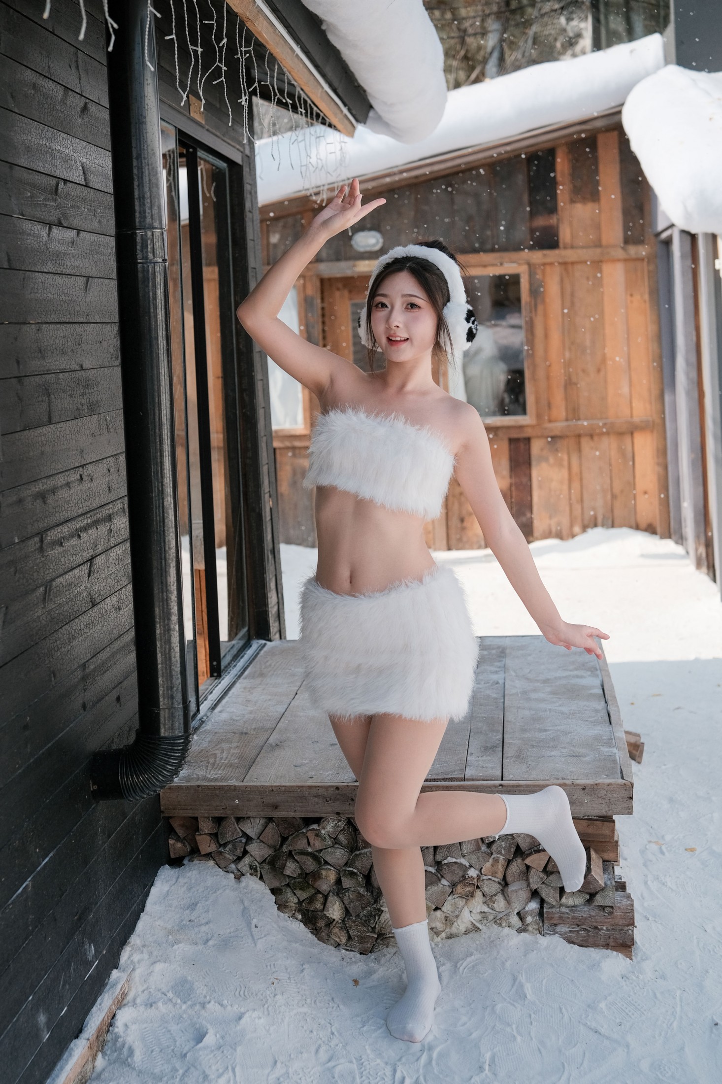 漩涡鸣子 - 《雪天出逃的软毛小兔》[46P]