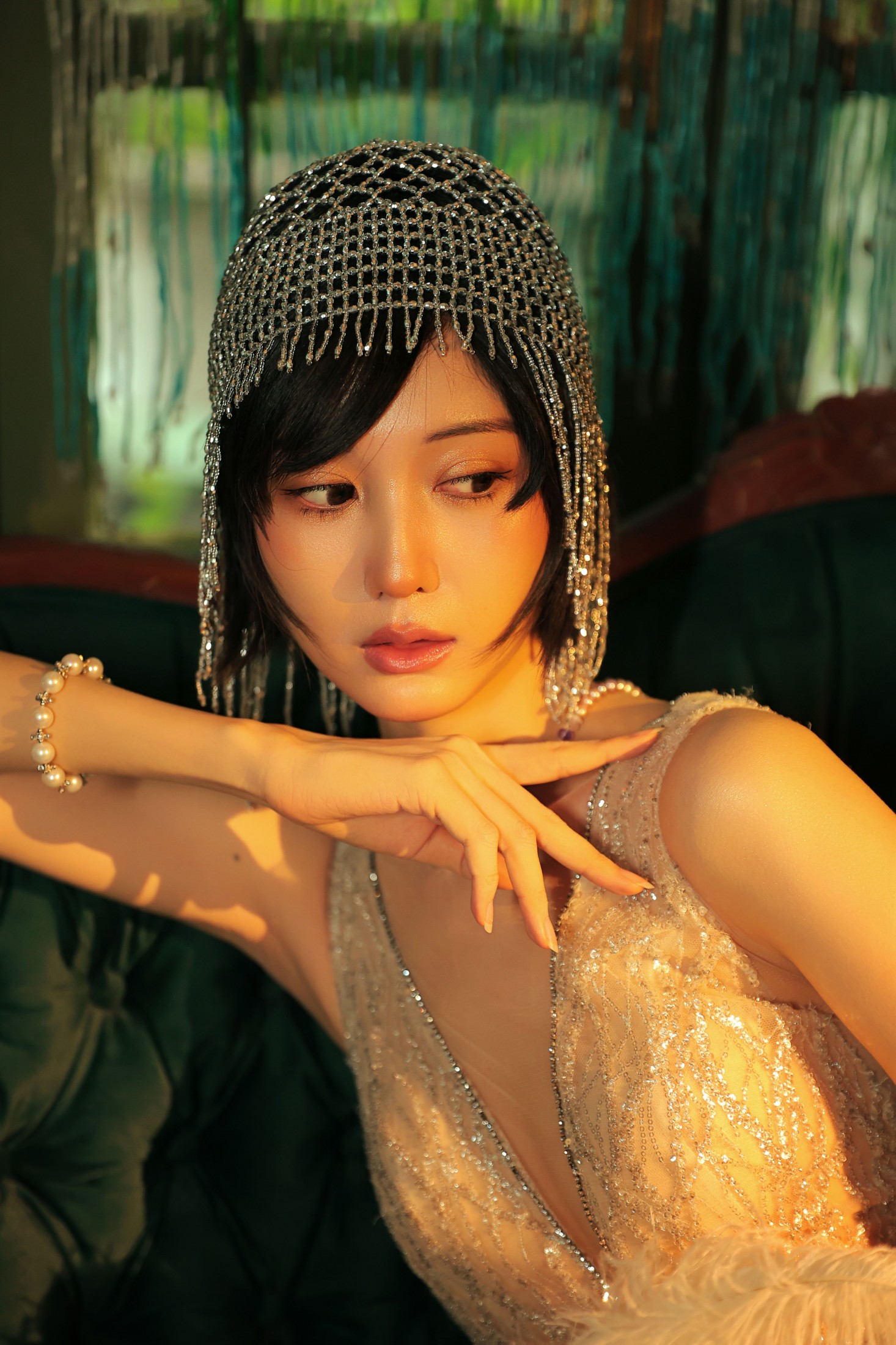 《“她的声音里充满了金钱的味道”》[13P]