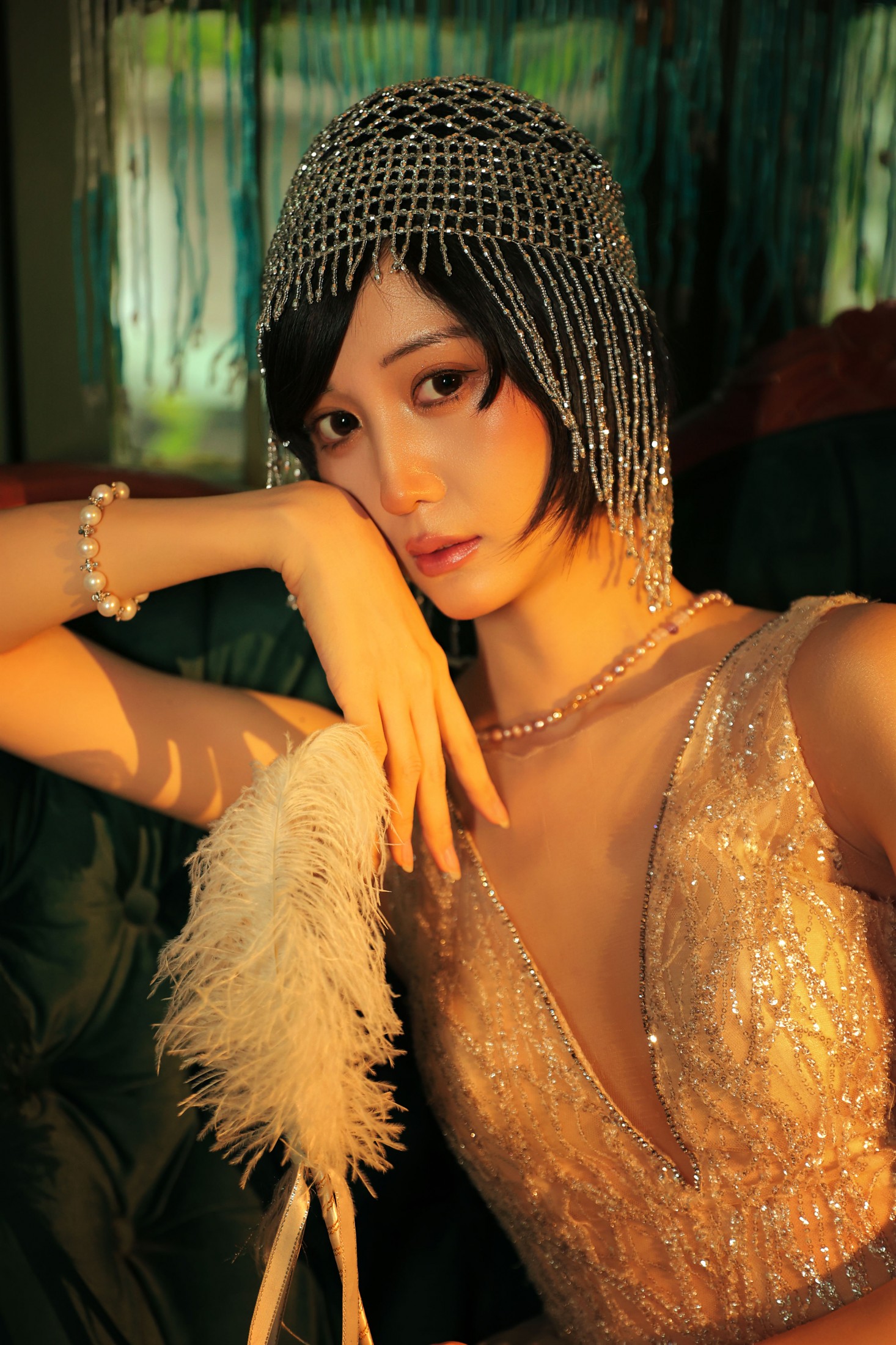 《“她的声音里充满了金钱的味道”》[13P]