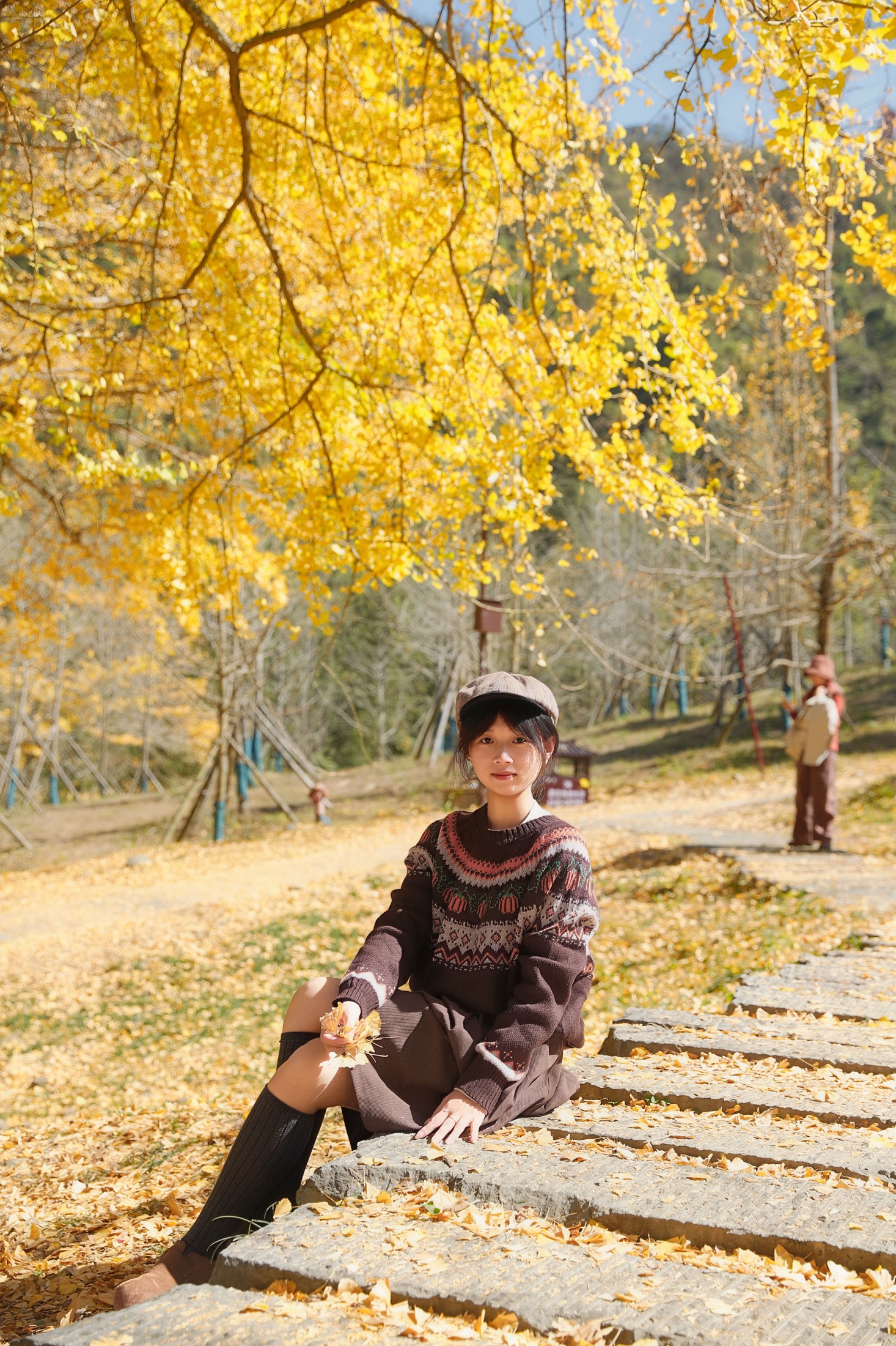 《秋天它温吞、平和、慢悠悠，和我的生命是同一种质地。》[29P]