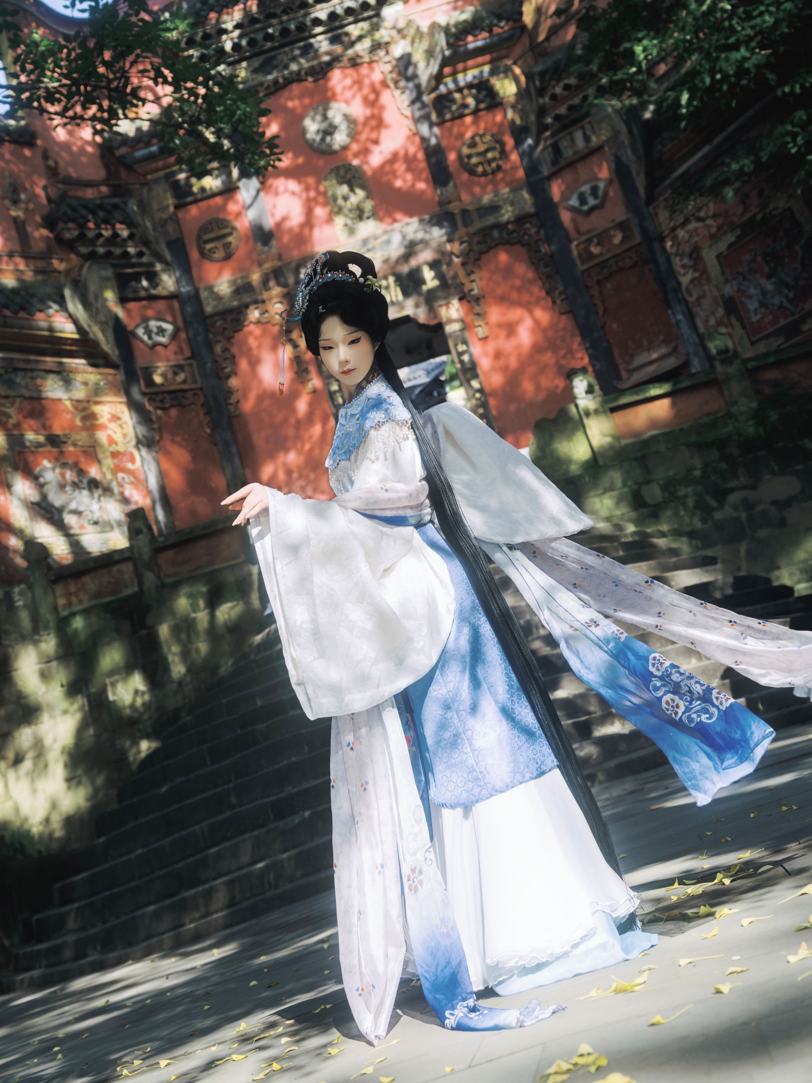 井盖为什么总在路中间 - 《忆仙姿》[26P]