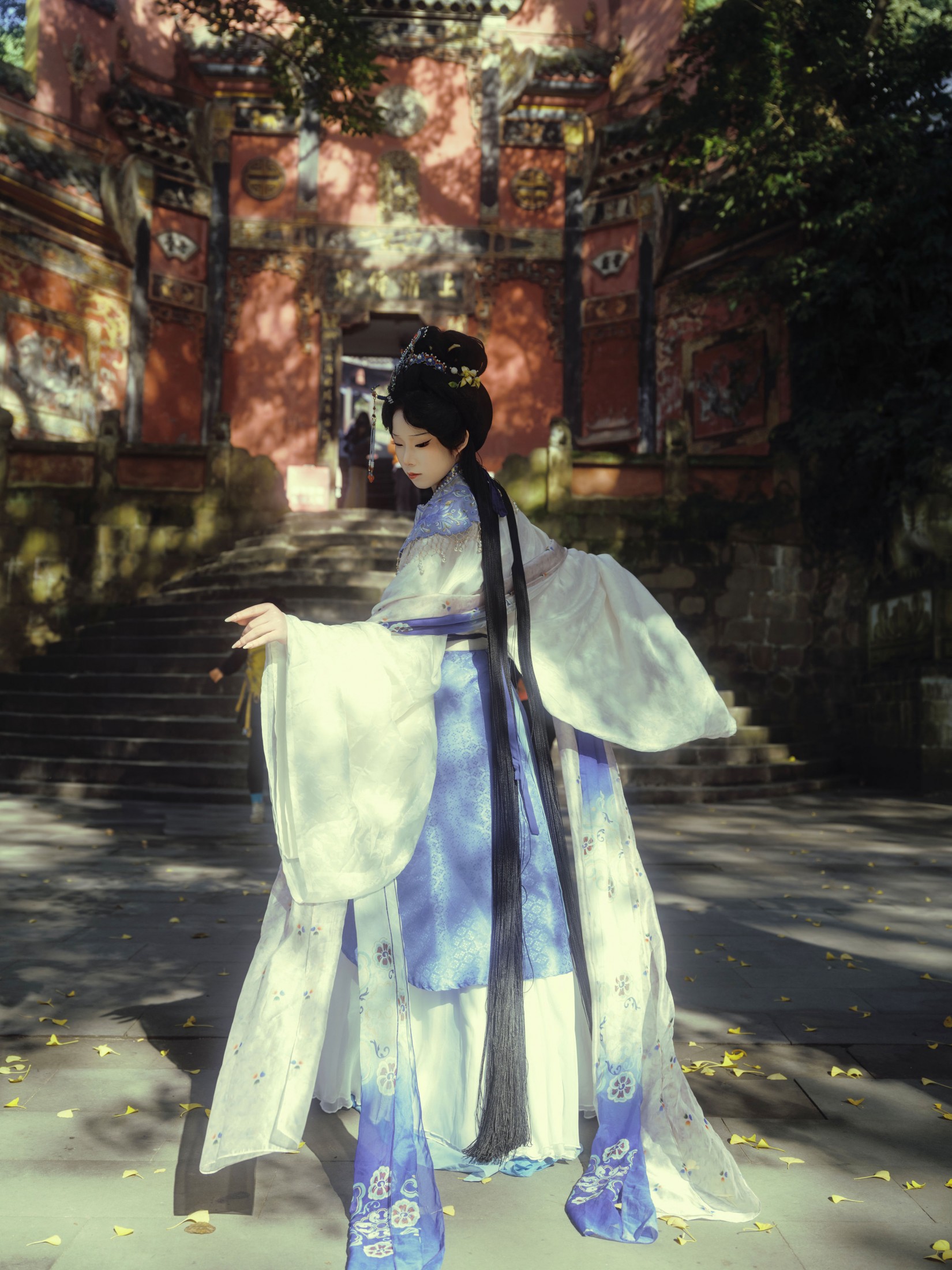 井盖为什么总在路中间 - 《忆仙姿》[26P]