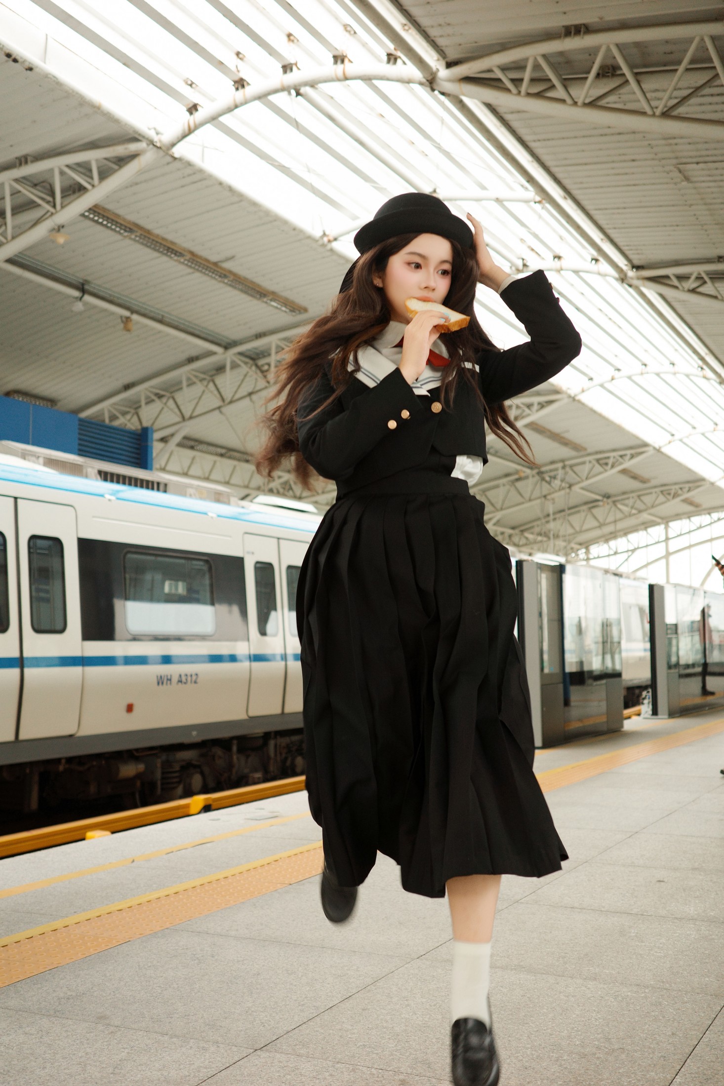 《轻轨站》[22P]