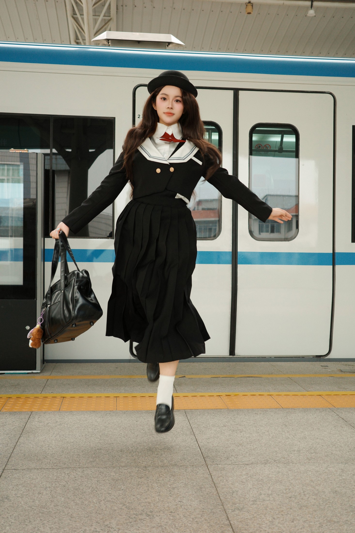 《轻轨站》[22P]