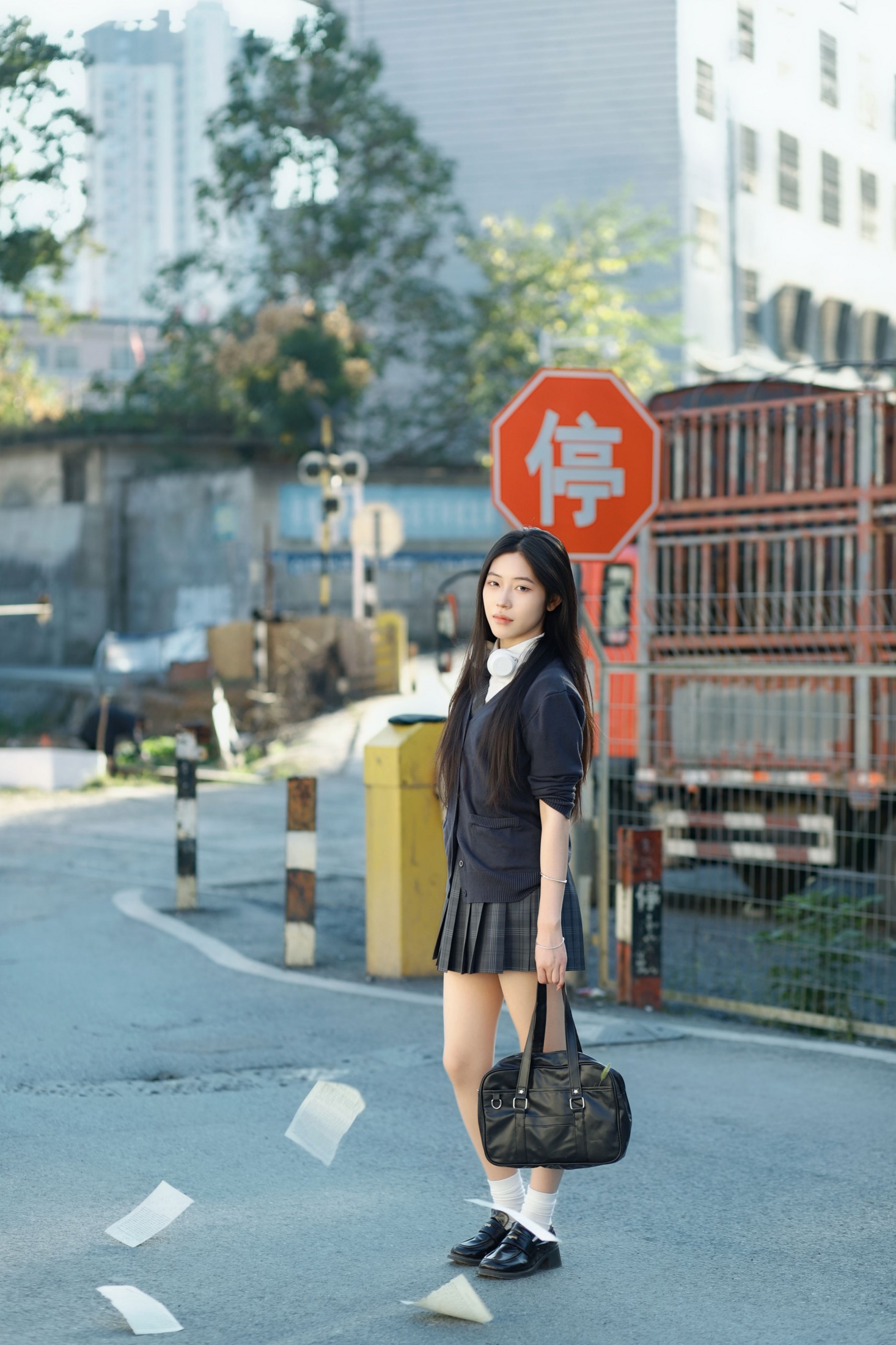 《在城市边缘的老铁路我身体里也有一列火车》[19P]