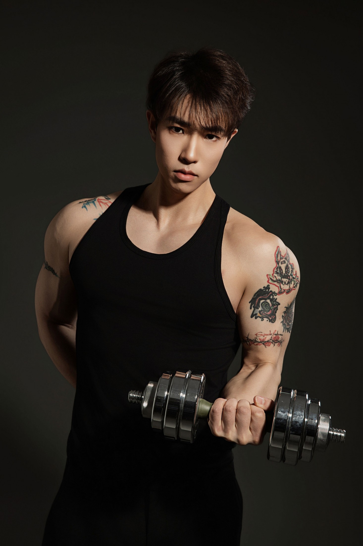 旭 - 《黑与灰-健美身材照》[20P]