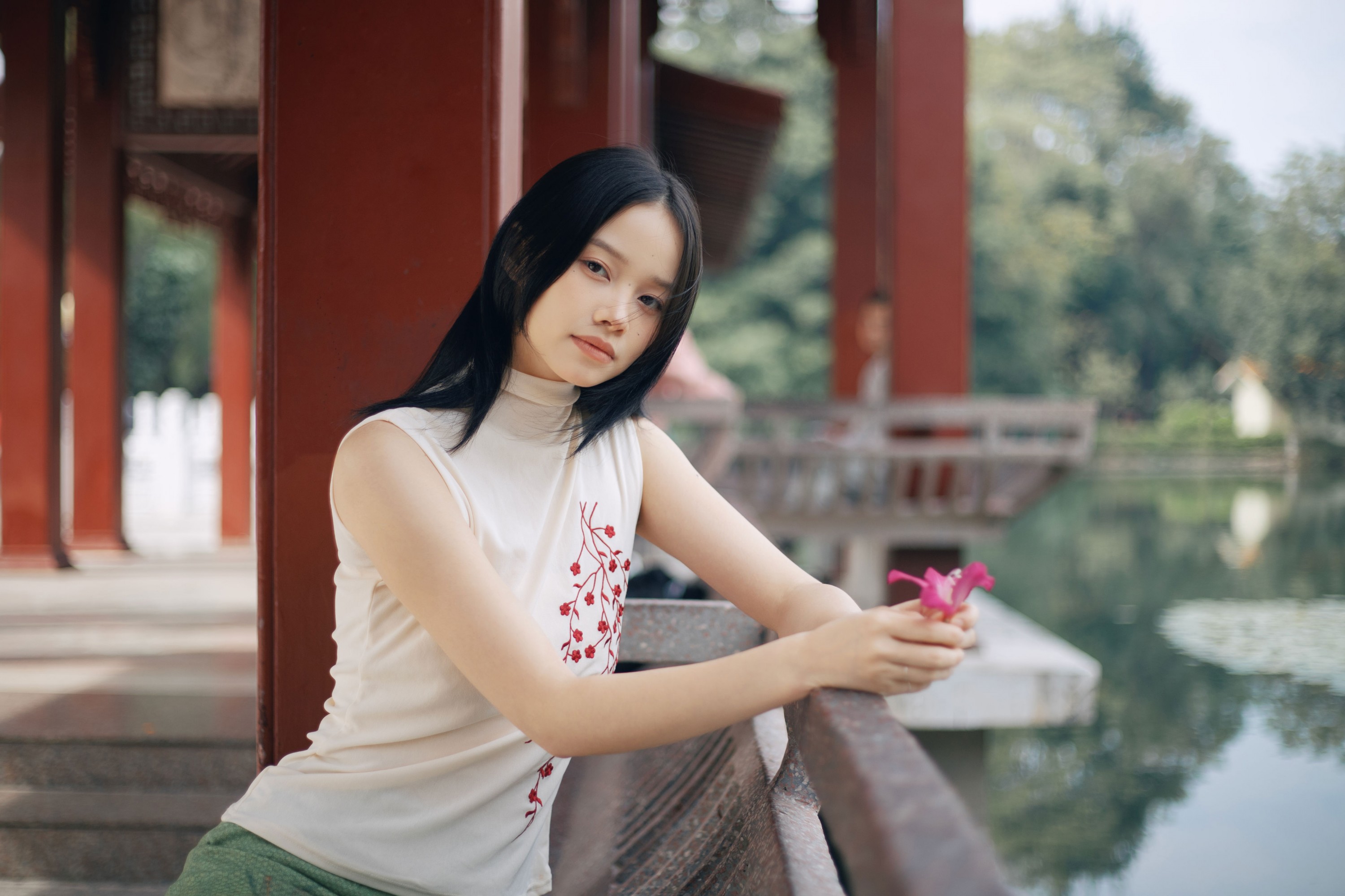 《她身上有种淡淡的气质》[18P]