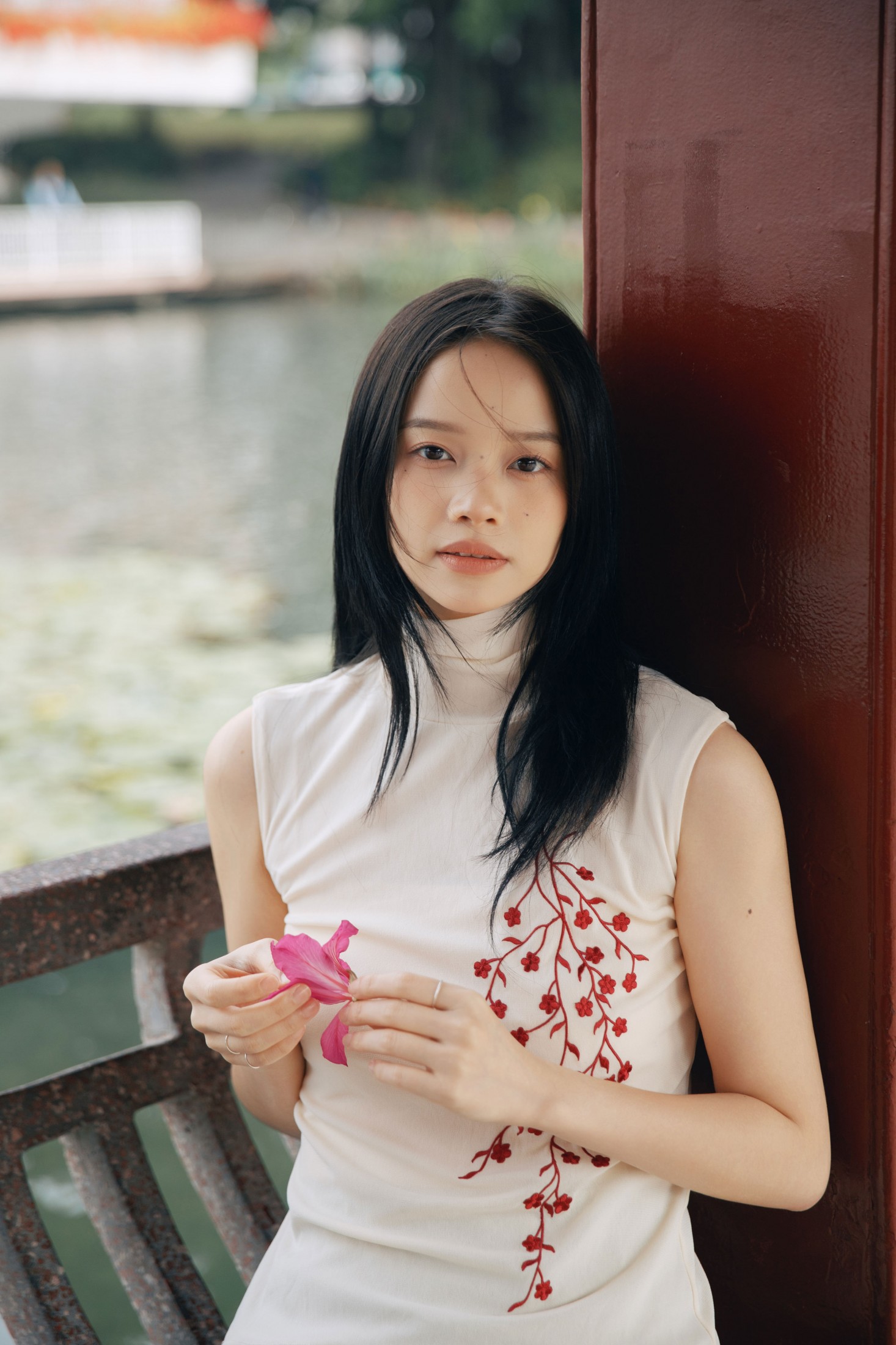 《她身上有种淡淡的气质》[18P]