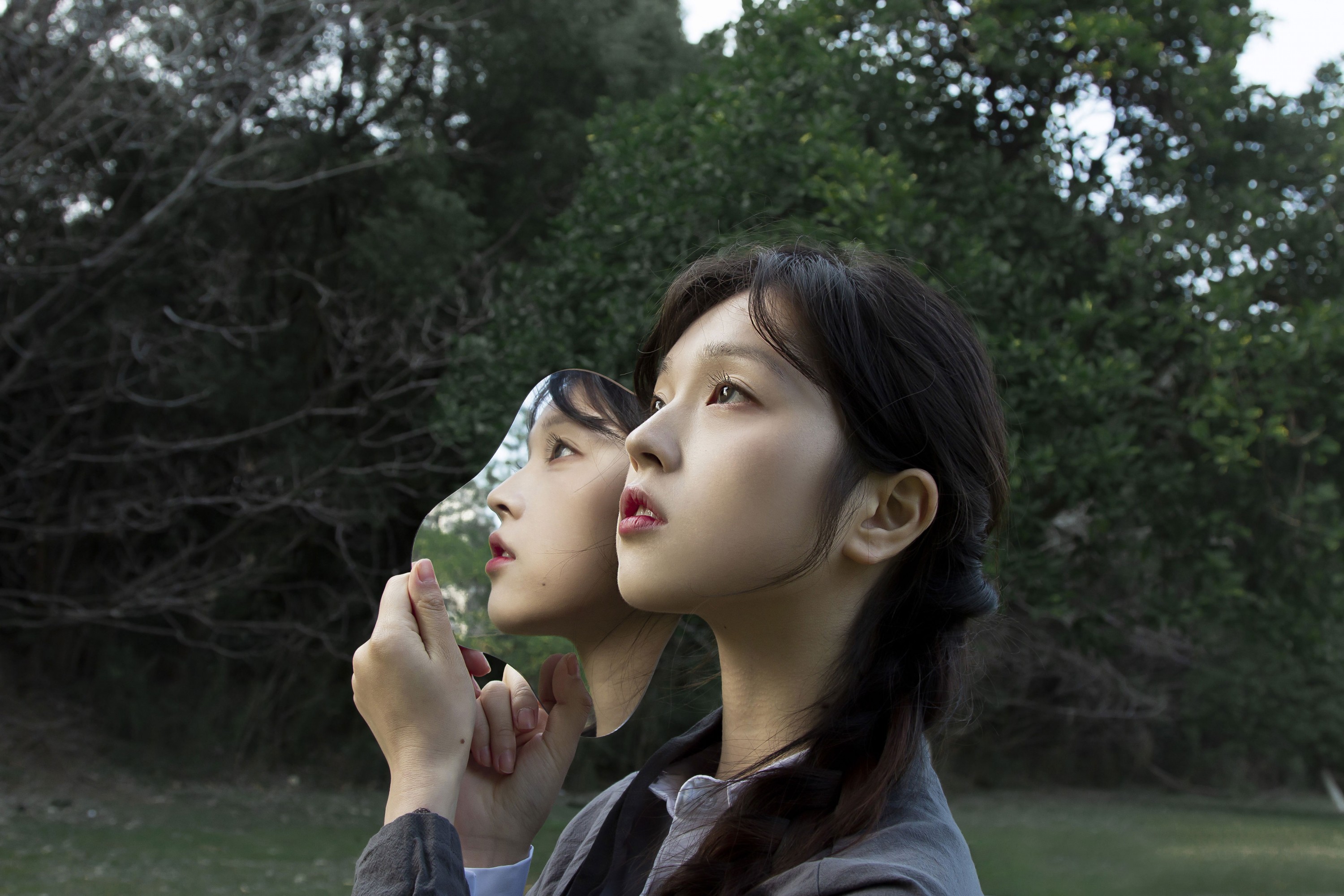 《潮湿的绿意 交错在我眸中》[18P]