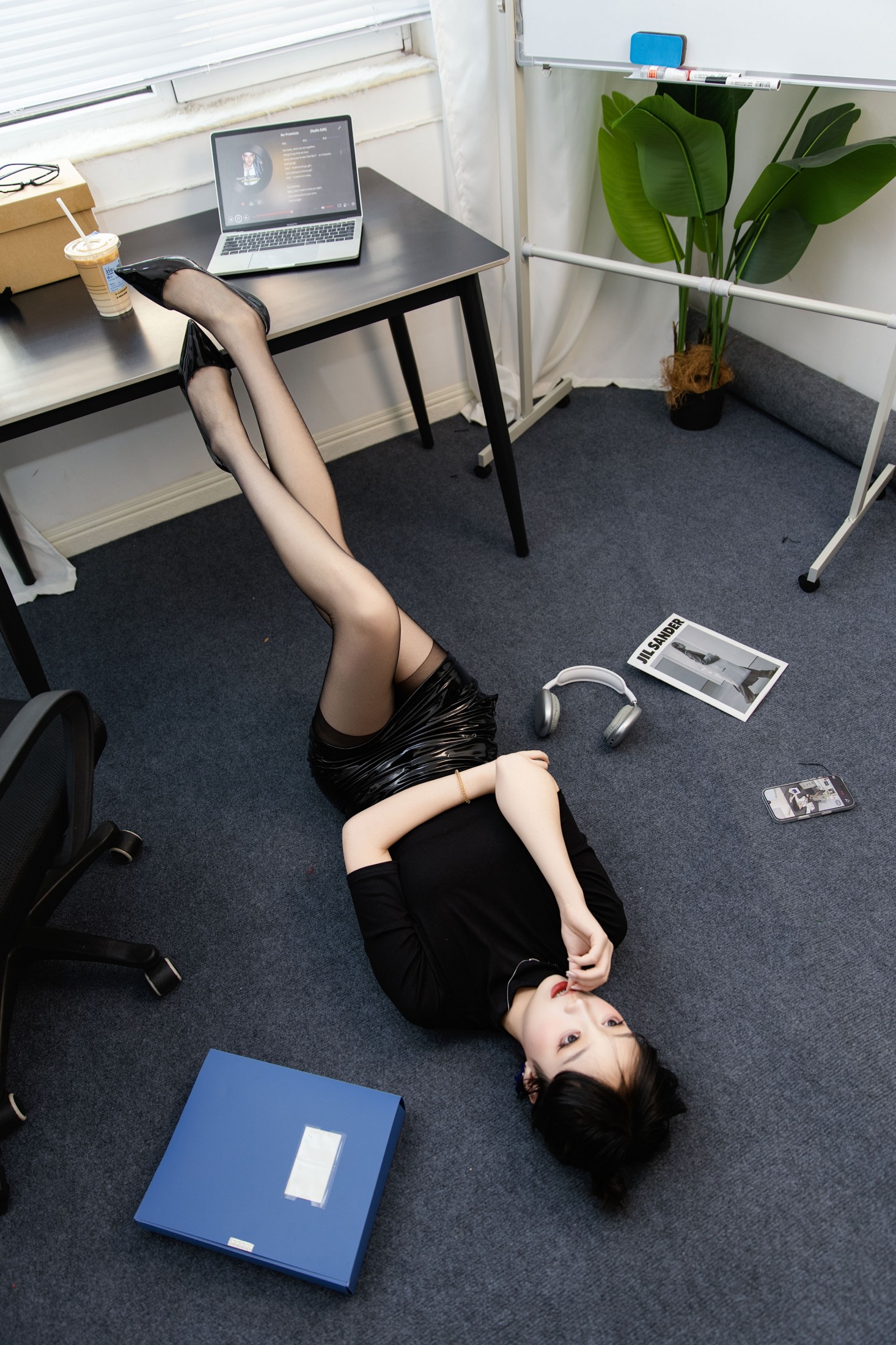 《职场海妖辣妹写真》[18P]