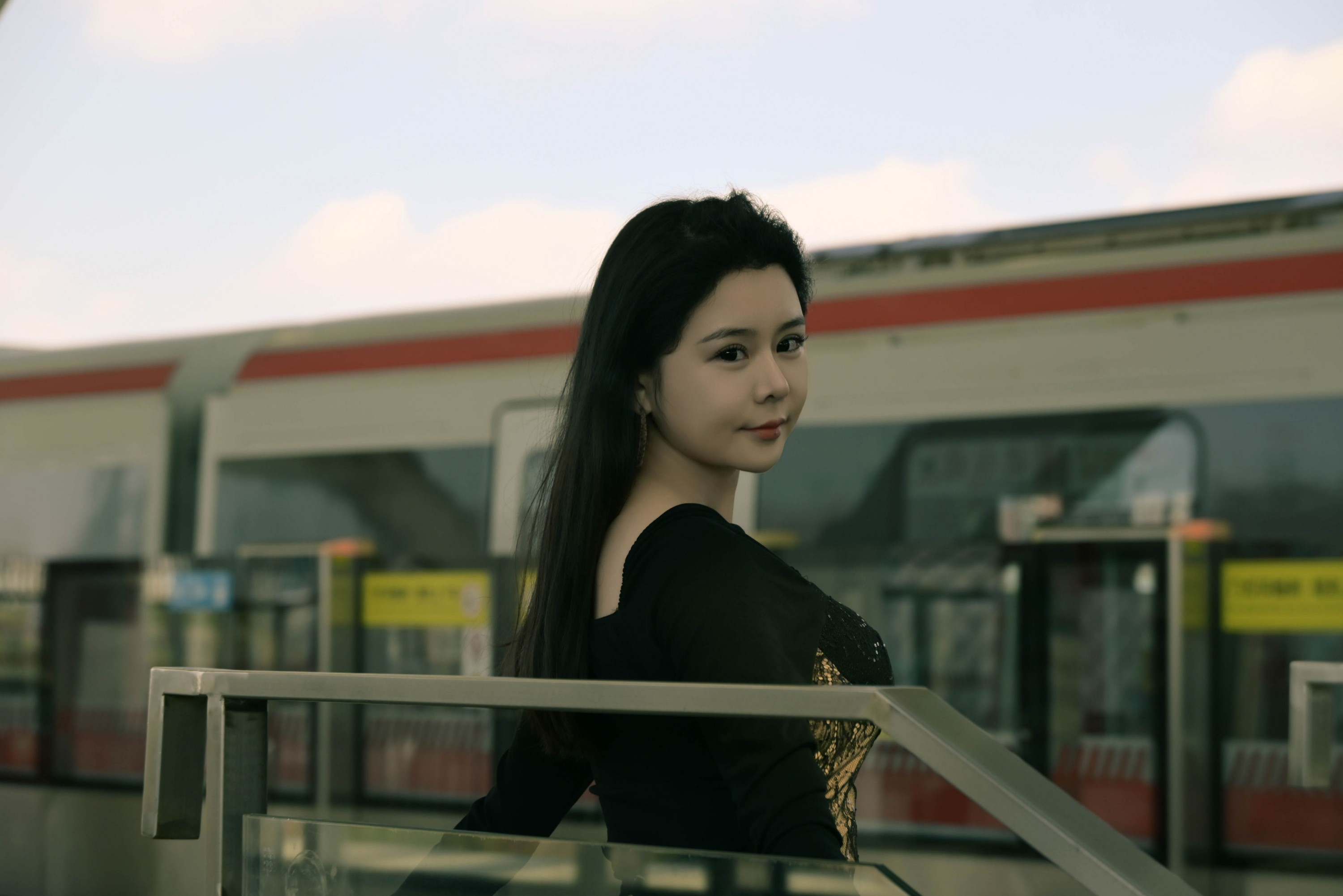 晶晶 - 《车站风情》[23P]