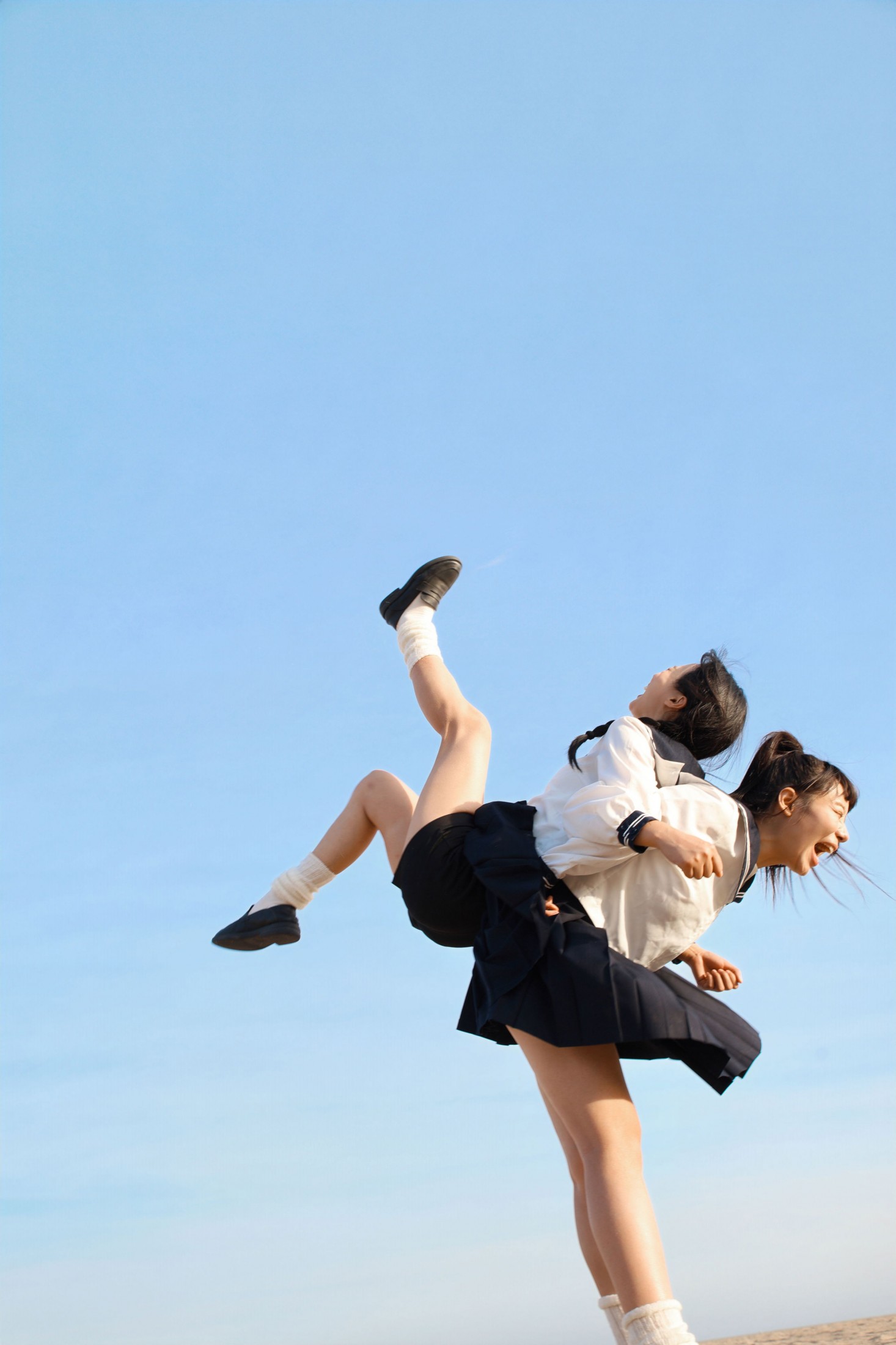 《夏日和海滩和我们炙热的青春》[49P]