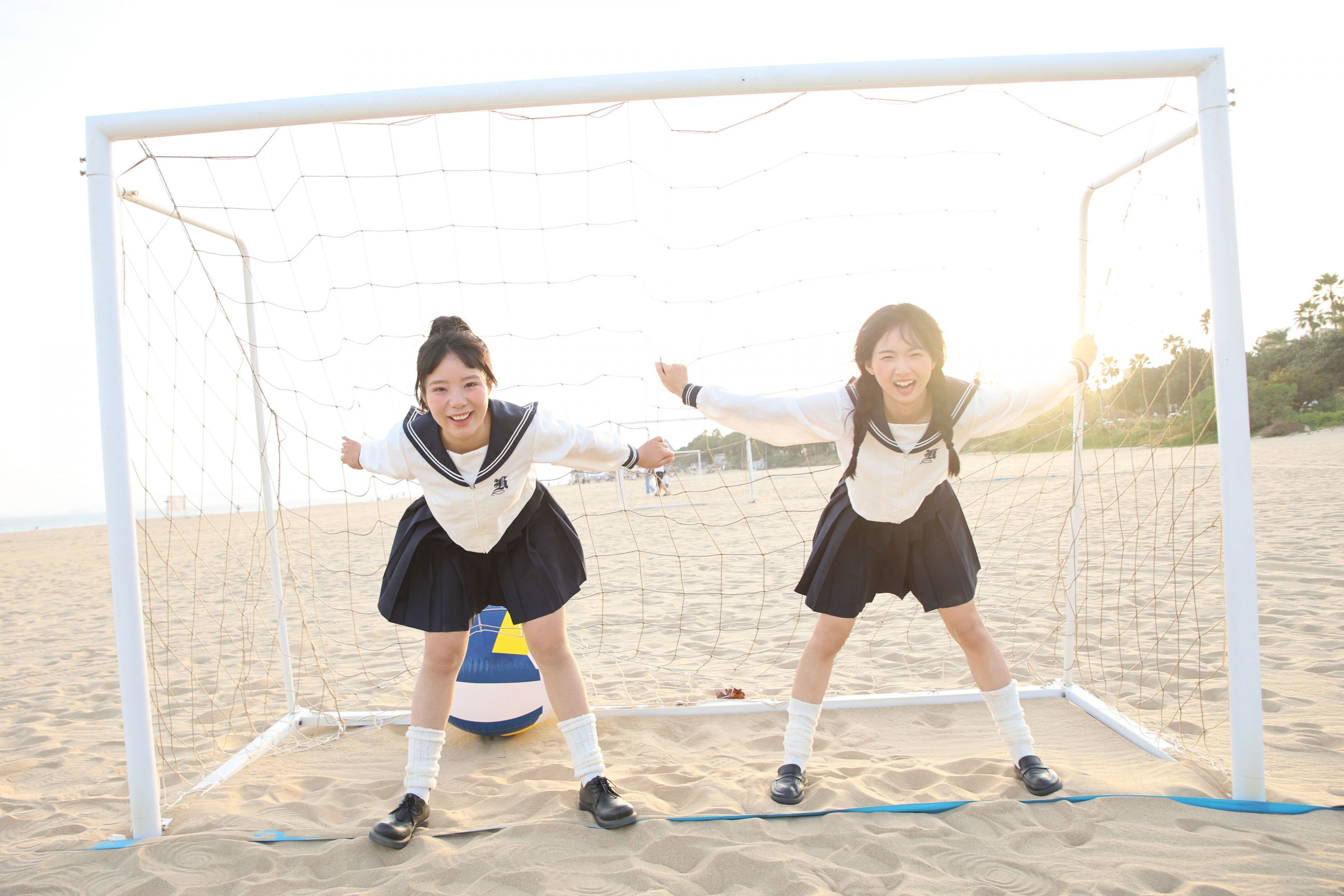 《夏日和海滩和我们炙热的青春》[49P]