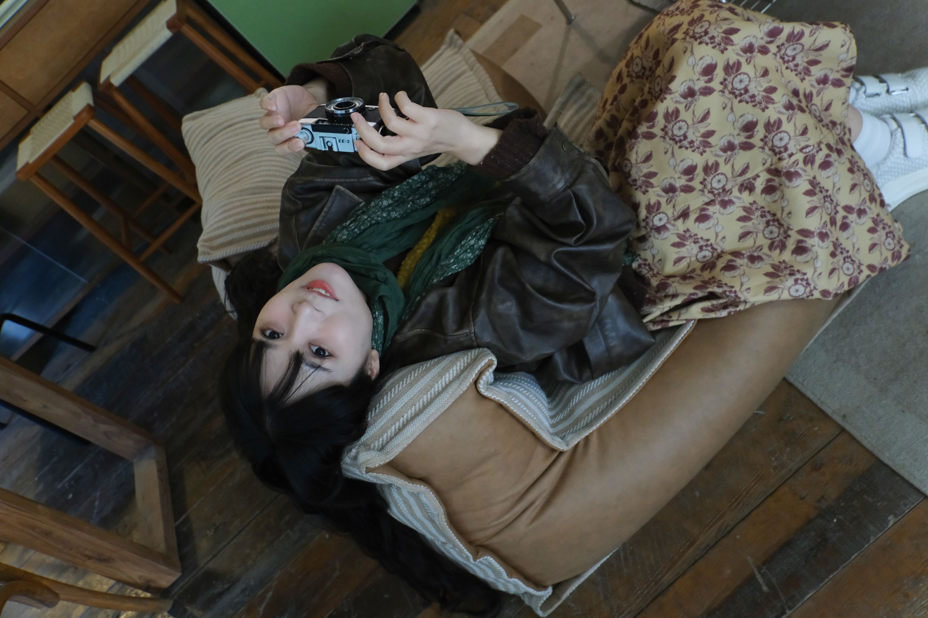 吃一大口鸡蛋 - 《存一点室内拍照姿势》[14P]