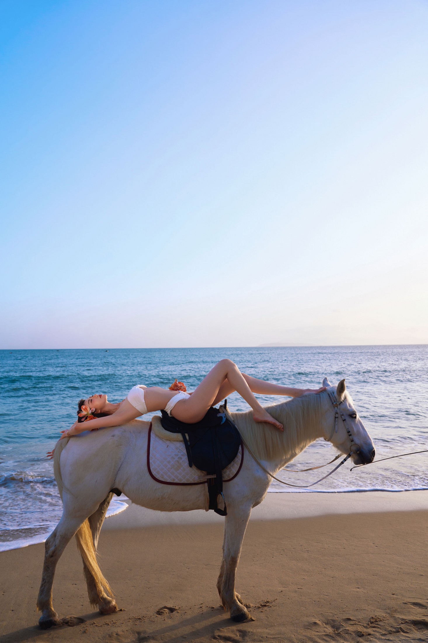 《白马比基尼》[11P]