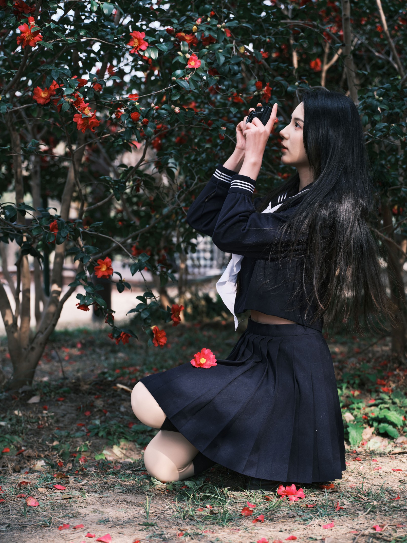 Enyyyn - 《拍山茶花的少女》[25P]