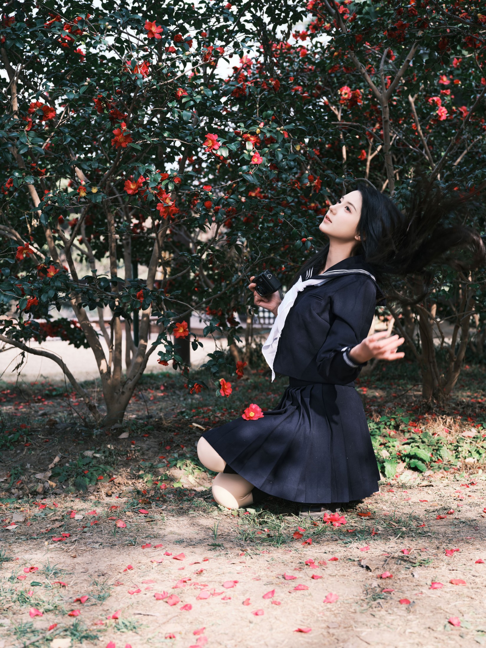 Enyyyn - 《拍山茶花的少女》[25P]