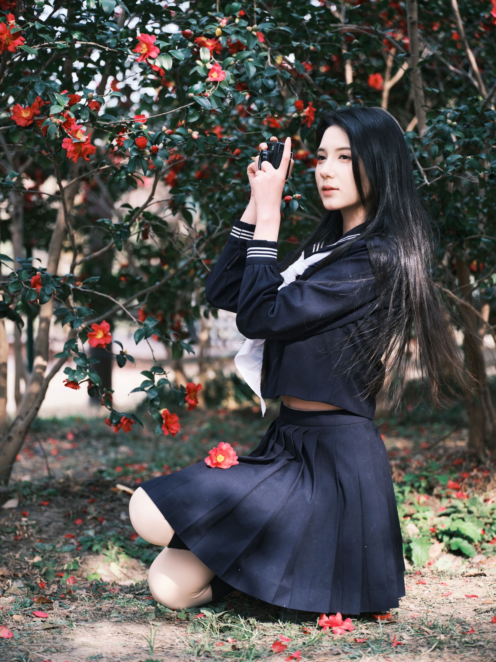 Enyyyn - 《拍山茶花的少女》[25P]