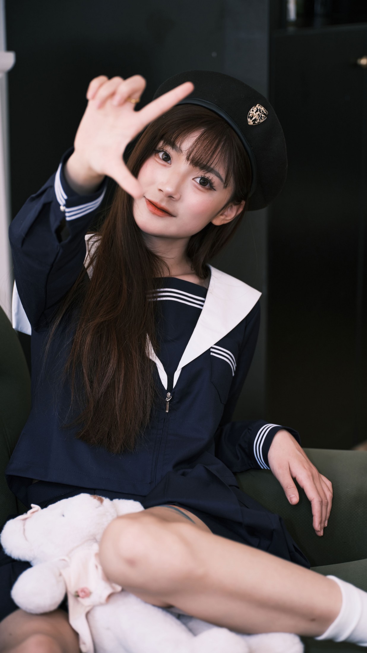 小山早见 - 《水手服少女与小熊娃娃的午后》[20P]